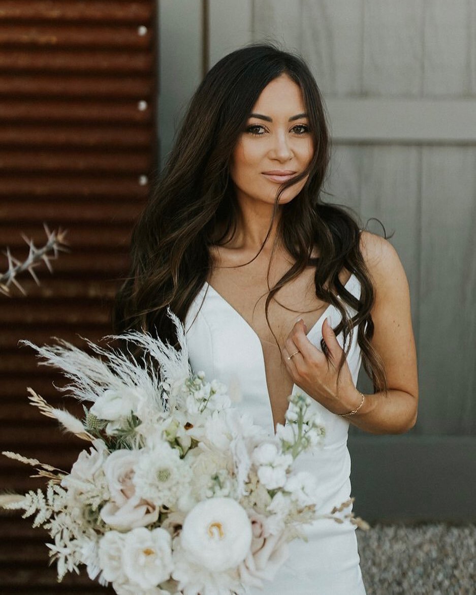 Kelsy is not only a STUNNER, but planned the most epic-ly chic boho wedding ✨ 
.
photo: @korynnichole 
venue: @thepaseovenue 
bride: @itskelsyhartman