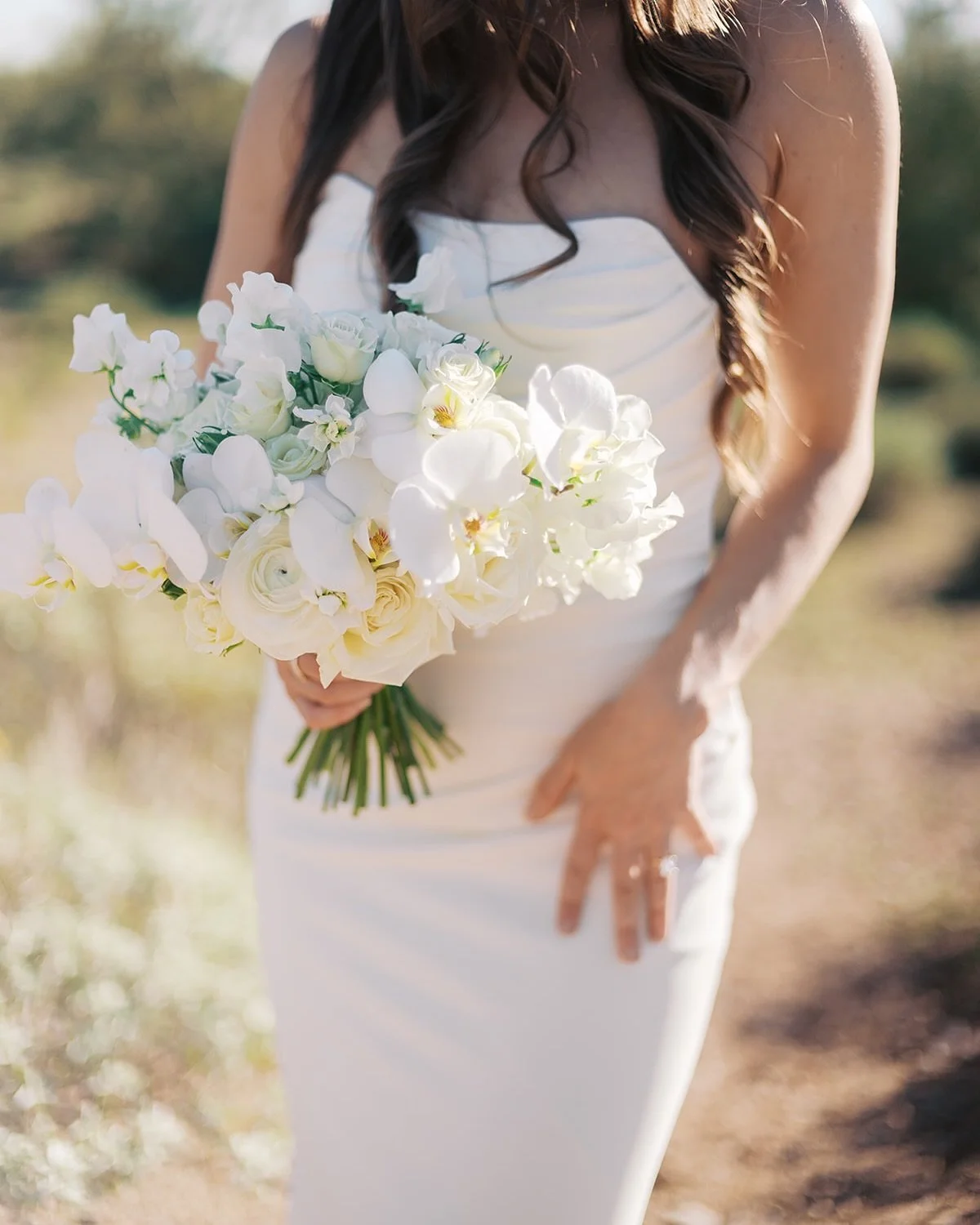 Talk about a wedding style 🍾💫
.
Photo: @stephwahlig 
Venue: @thepaseovenue 
Planning: @btoevents 
.
#weddingdaystyle #weddingdayflowers #floraldesign