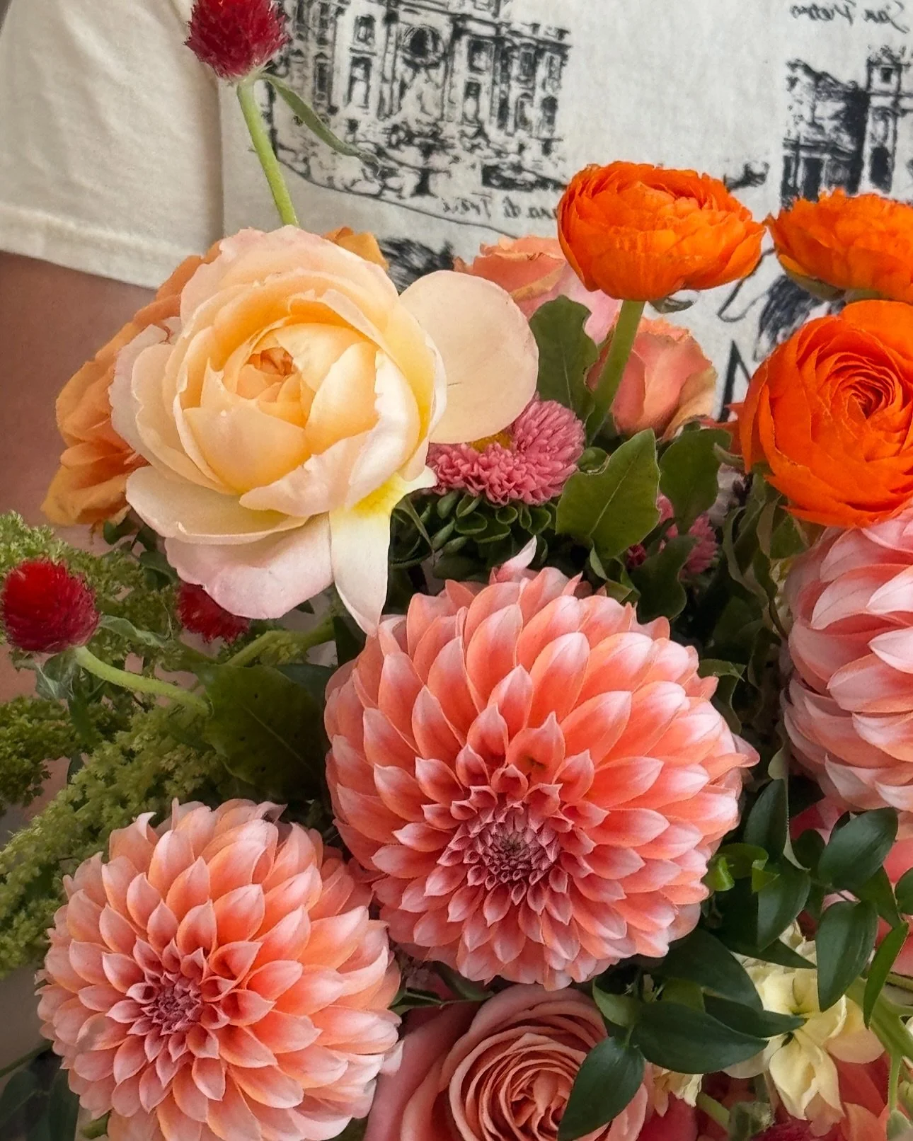 🍓🍊🍑🍋&zwj;🟩🌸
.
#bridalbouquet #floralarrangements #floralrecipe #weddingdaystyle #arizonawedding
