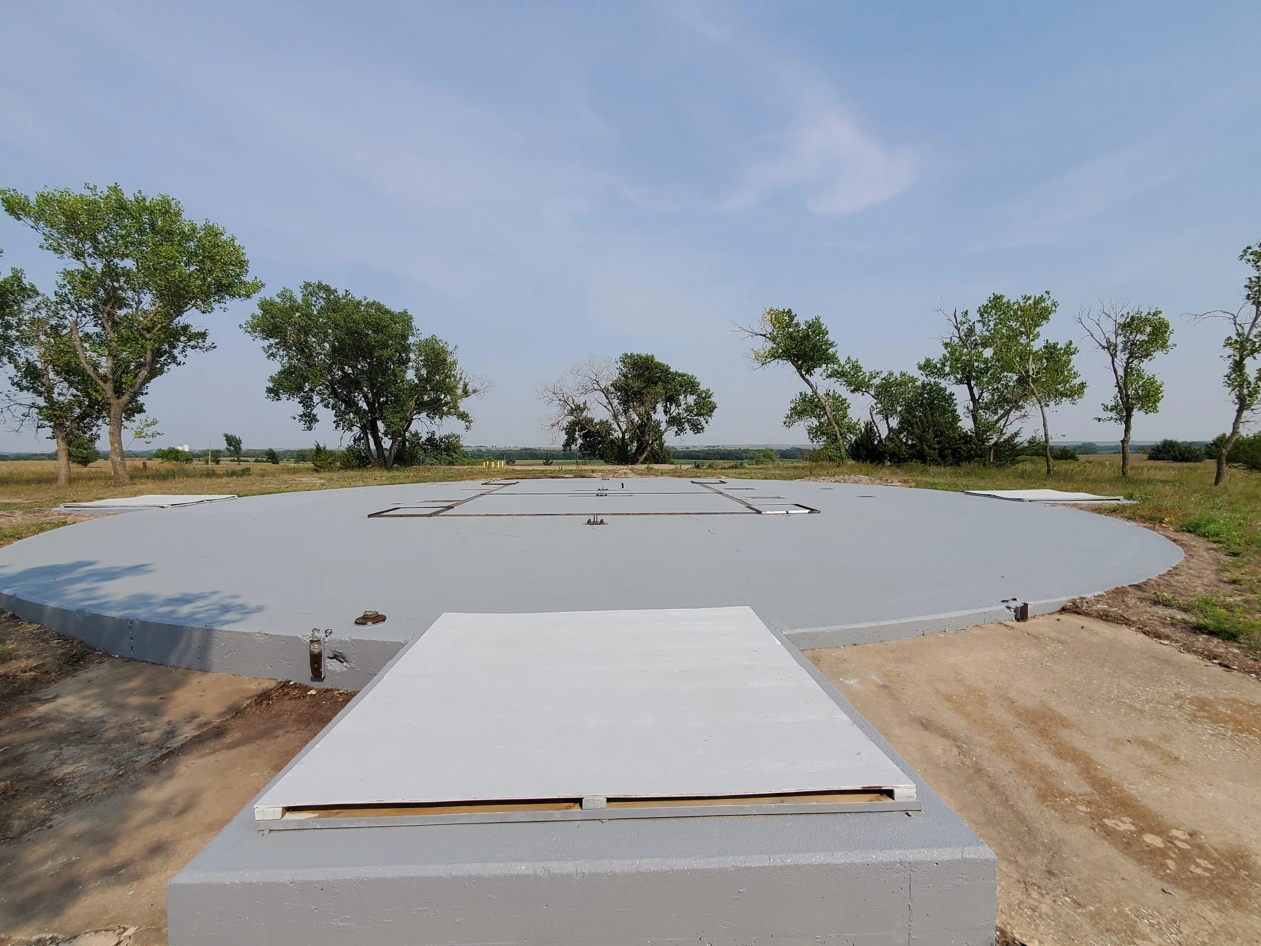 Silo surface was all recently repainted in August 2021