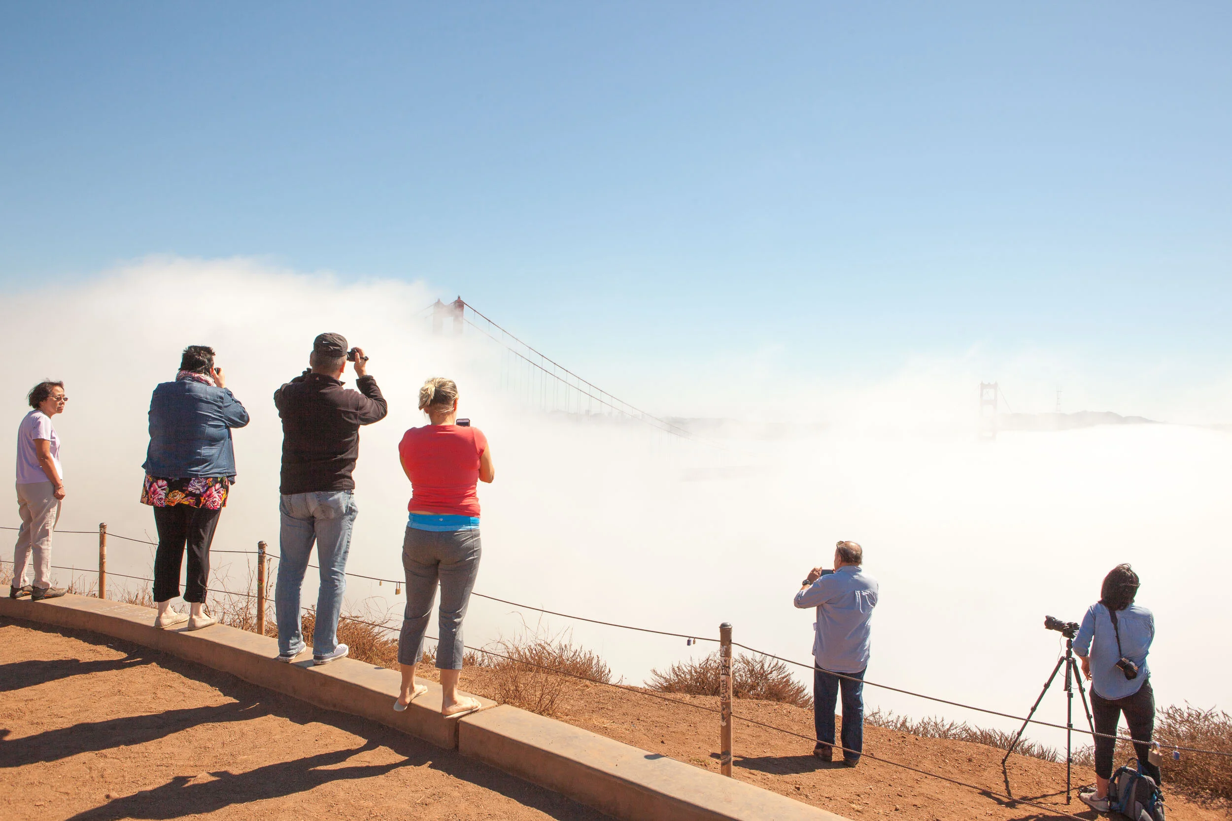golden-gate-tourists.jpg