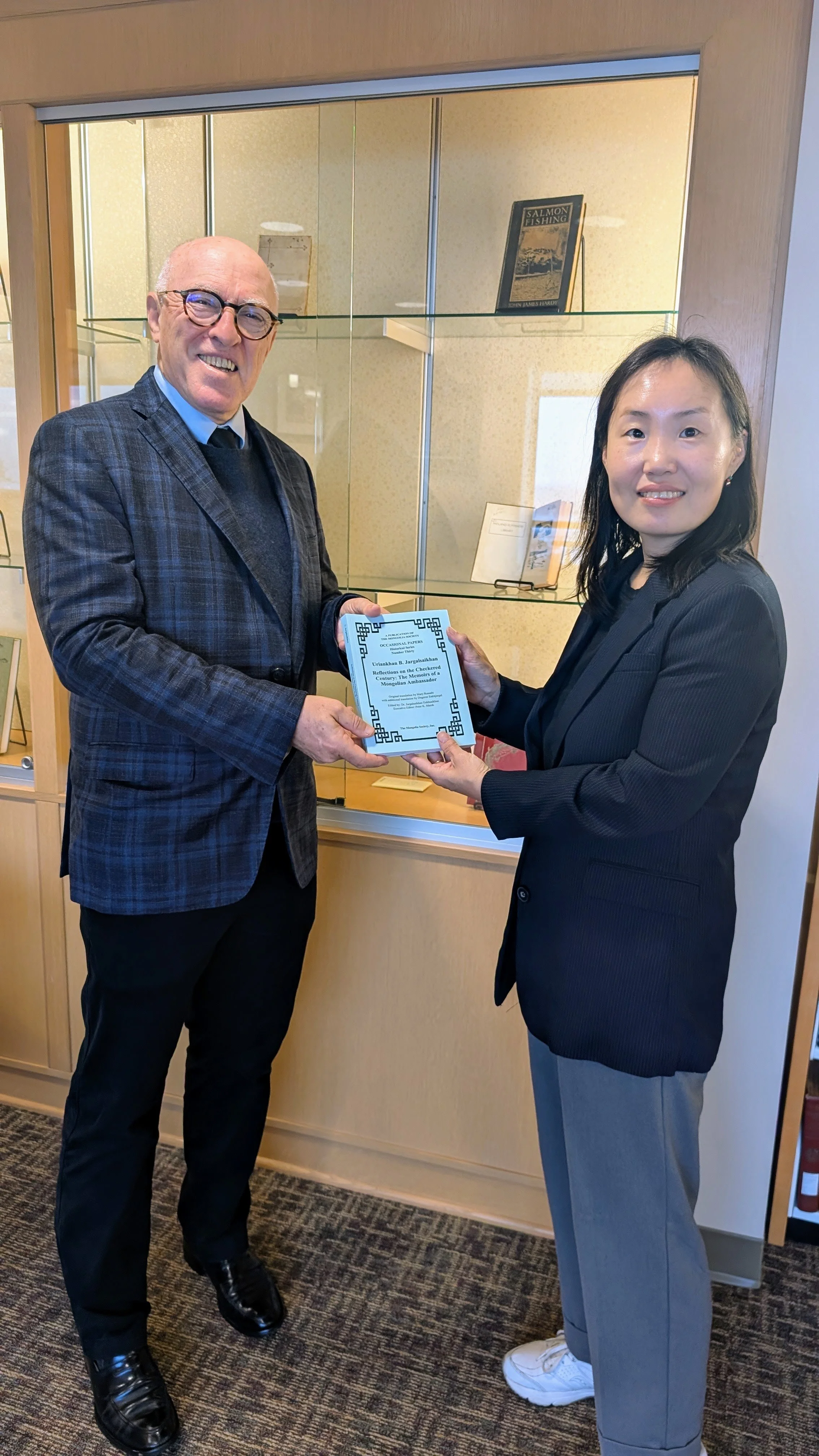 President Klecheski presenting a copy of Occasional Papers No. 30 (2025) to Prof. Chimgay Tserendoj.