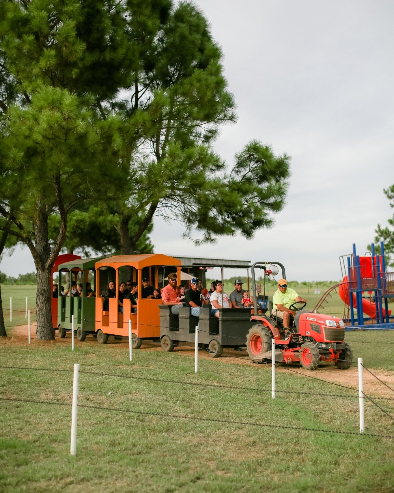 𝚃𝙷𝙰𝚃'𝚂 𝙰 𝚆𝚁𝙰𝙿! 🎃 Pumpkin Patch 2023 has come to an end - but don't worry, we'll see y'all soon on November 18th when we kick off Christmas Season! 🌲🪚 

I know most of y'all are used to opening day of Christmas Season being the day after 