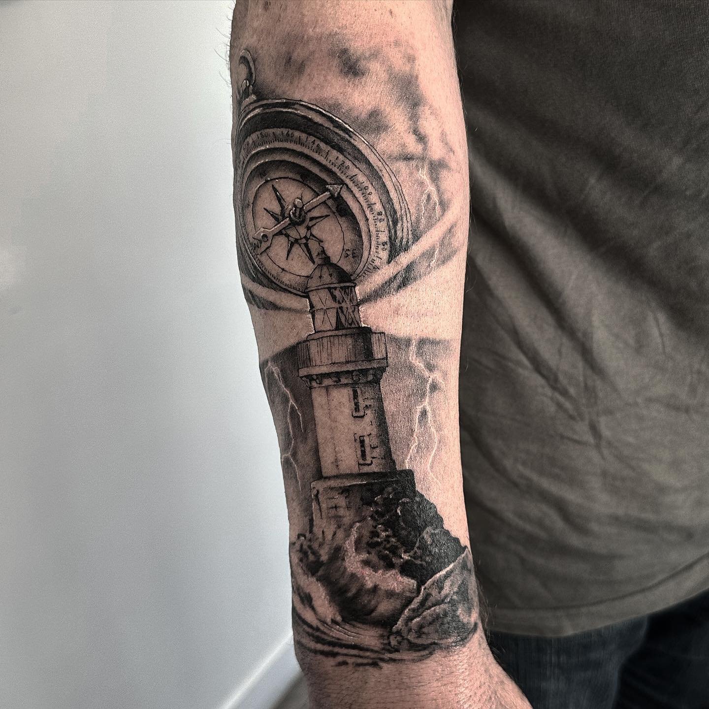 Lighthouse, compass and stormy sky for Glen 👍
.
.
.
.
.
.
#lighthouse #realism #compass