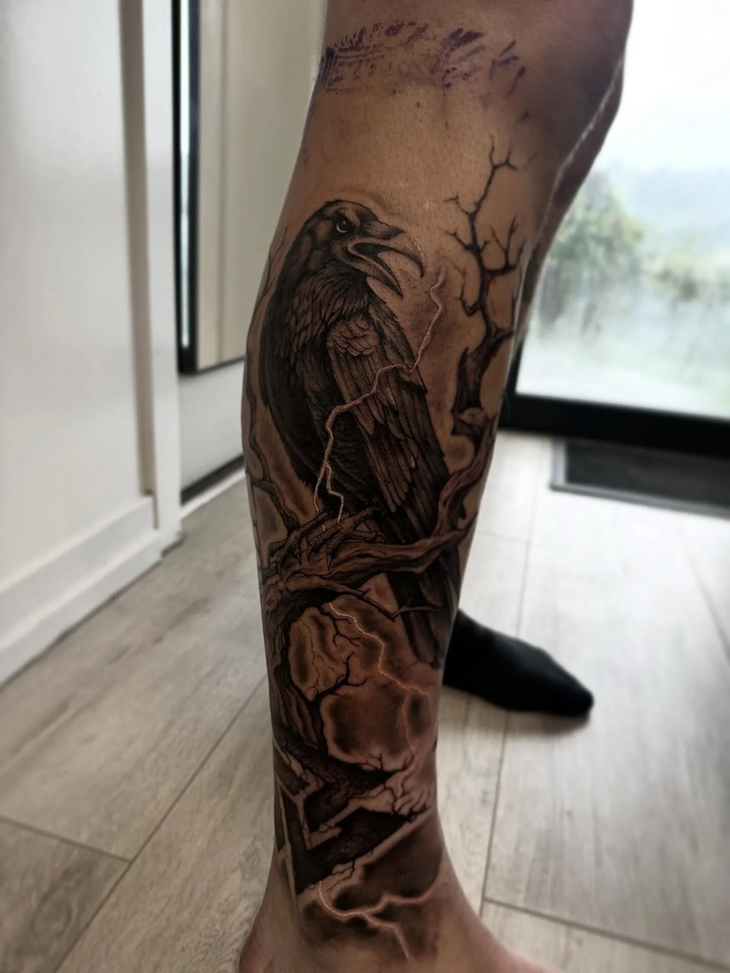 Raven piece to start off this Viking leg sleeve.
.
.
.
.
.
.
.
#inked #blackandgreyrealism #dunedin #tattoo #legtattoo