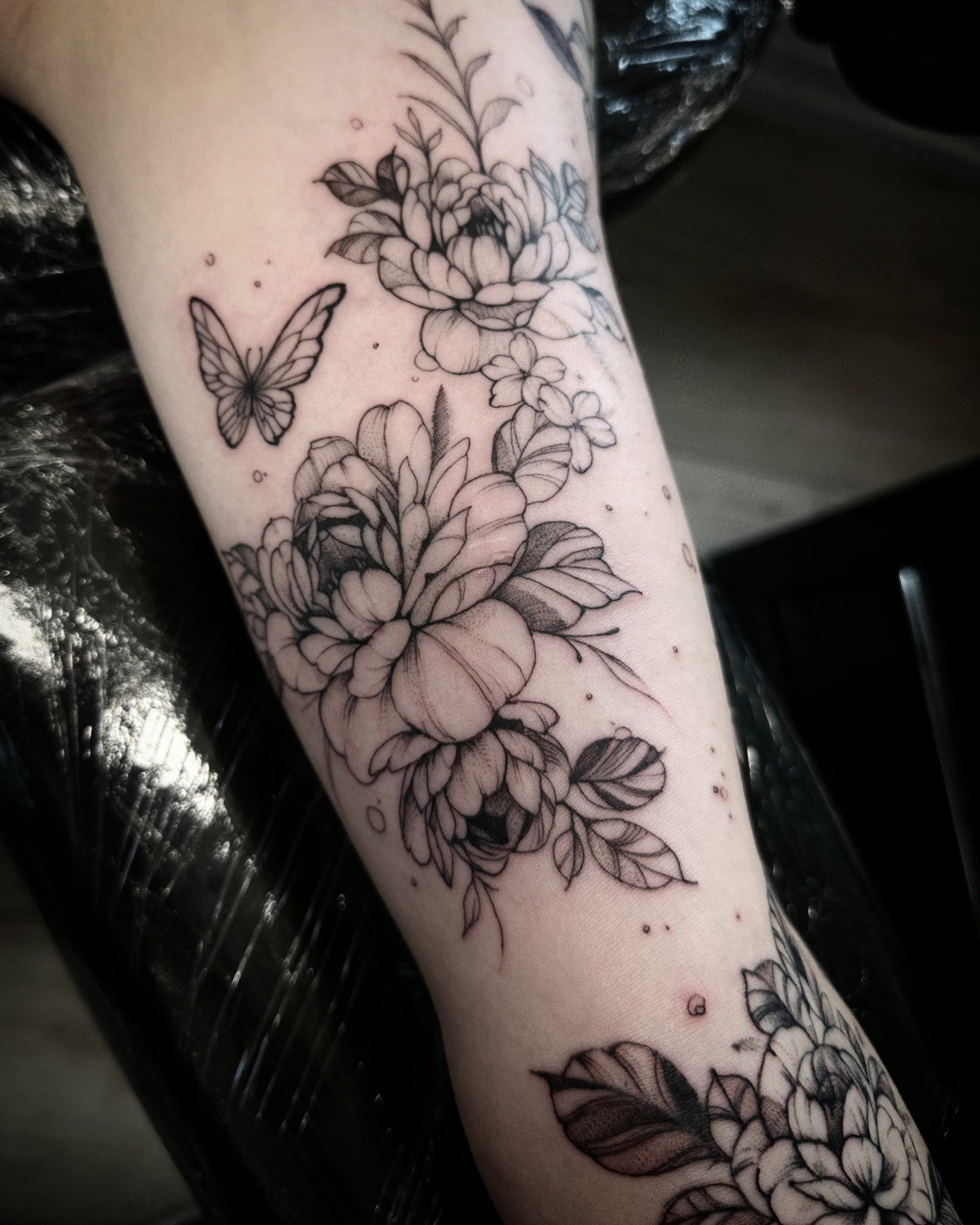 Peonies
.
.
.
#floraltattoo #peonytattoo #flowertattoo #finelinetattoo #nzartist