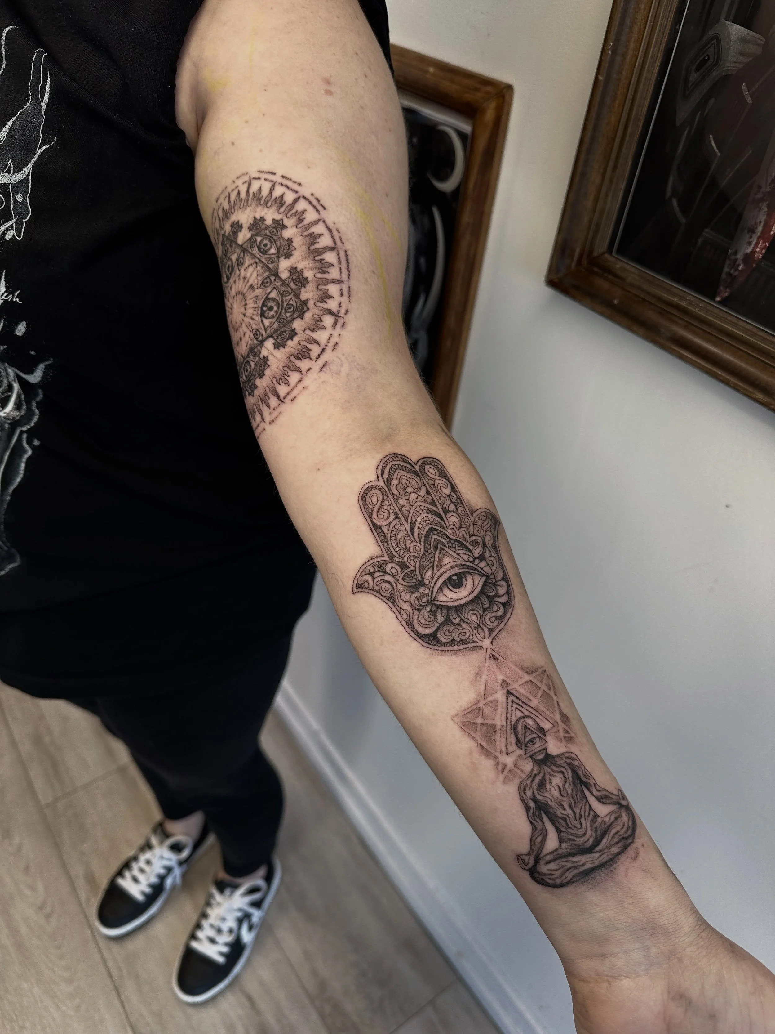Start of a sleeve for my client &mdash; packing it with all her favourite bands&rsquo; album art 🔥🤘
Looking forward to adding more soon. 
#TattooSleeve #AlbumArtInk #BandTattoo #InkProgress​​​​​​​​​​​​​​​​​​​​​​​​​​​​​​​​​​​​​​​​​​​​​​​​​​