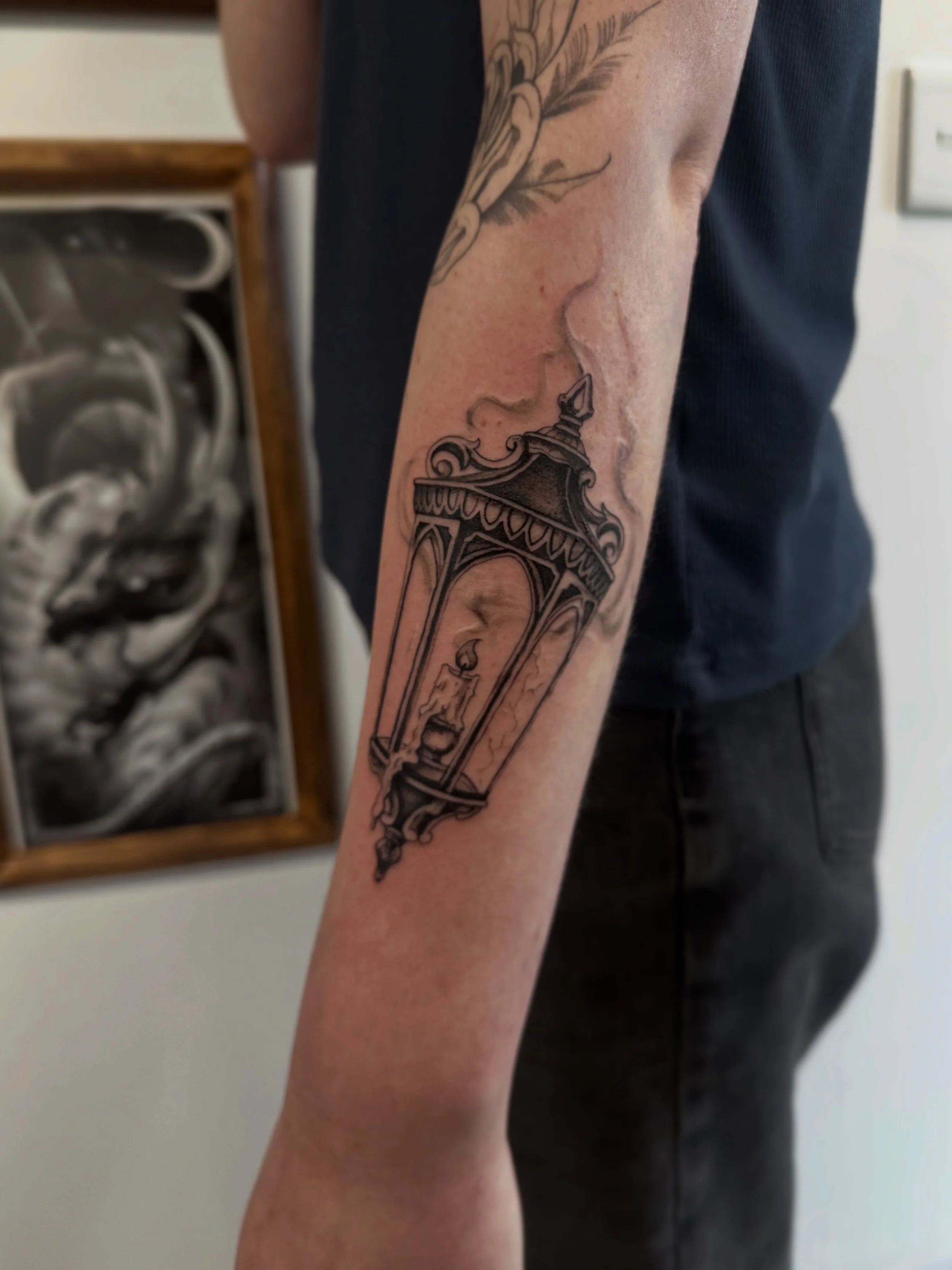 Lantern tattoo. Simple and clean.
.
What do you think?
.
.
.
.
.

#NewInk #Tattoo #LanternTattoo #Blackwork