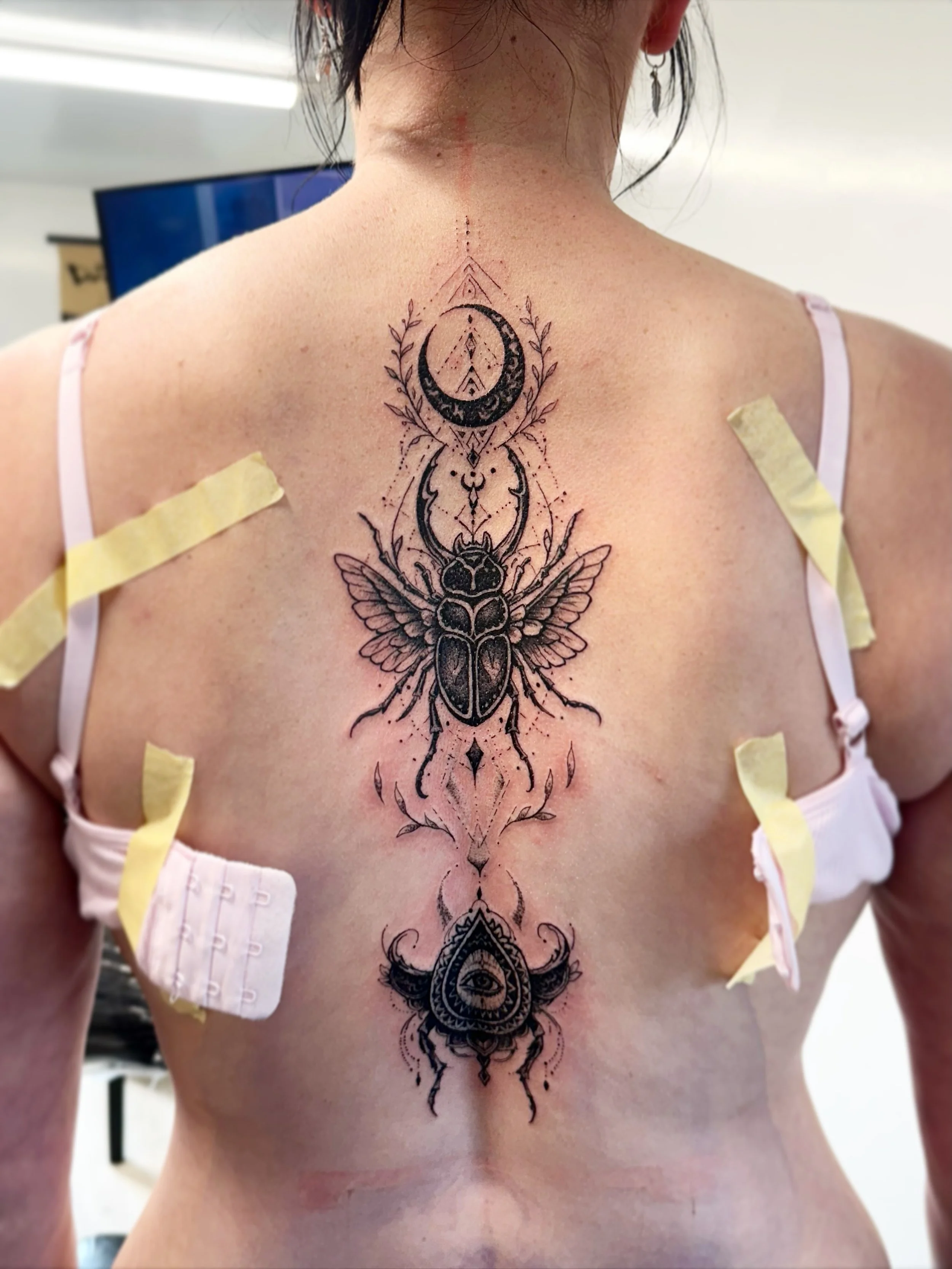 Work in progress, scar cover up . 
.
.
.
.
.
.
.
.
.
#backtattoo #spinetattoo #tattoo