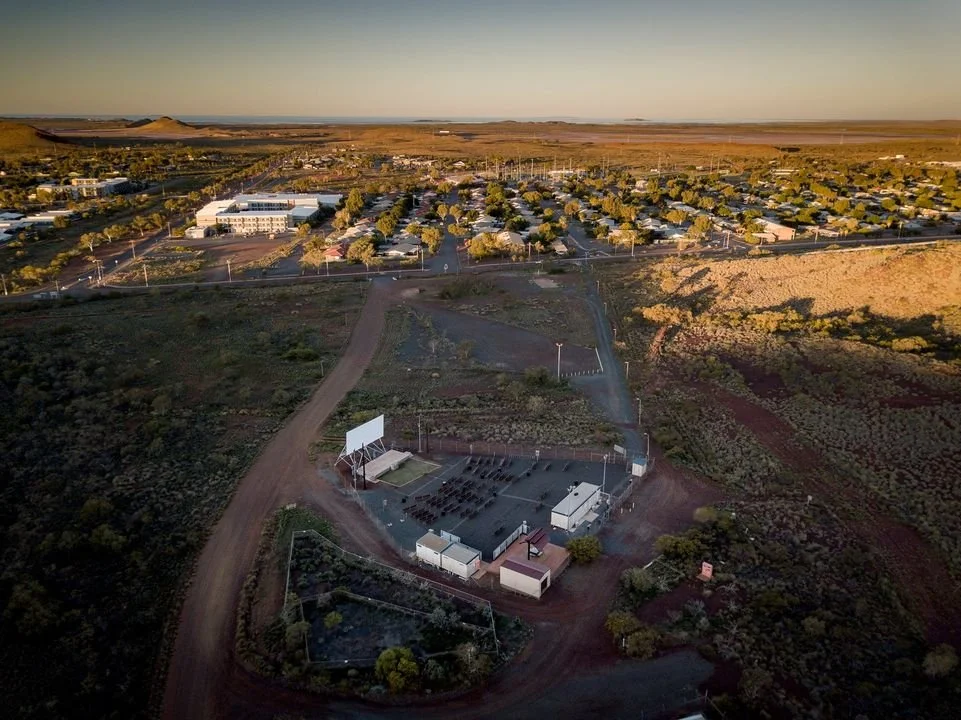 THIEVES HAMMER PICTURE GARDENS