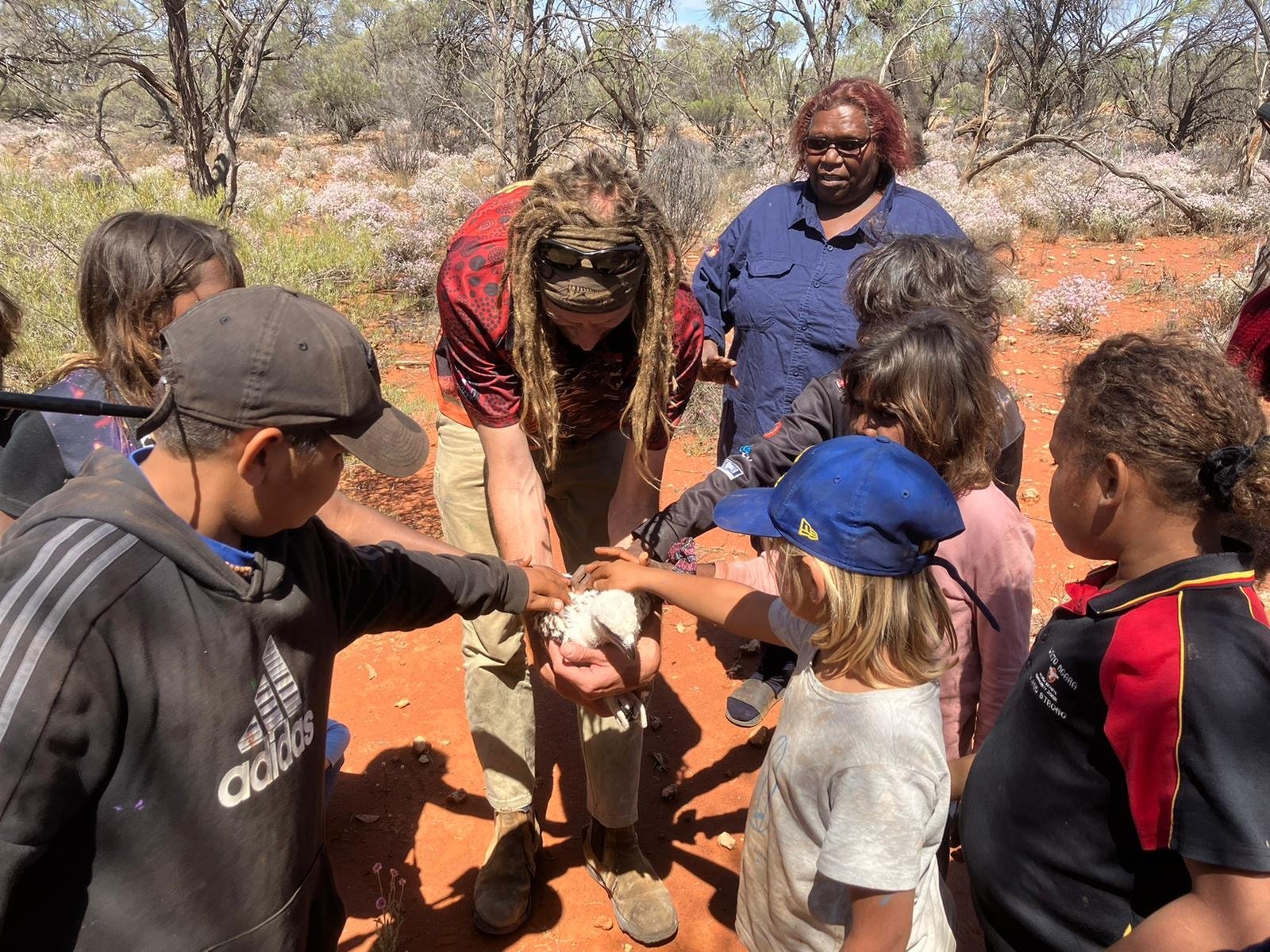 MARTU KIDS MEET AN EAGLES SPECIALIST