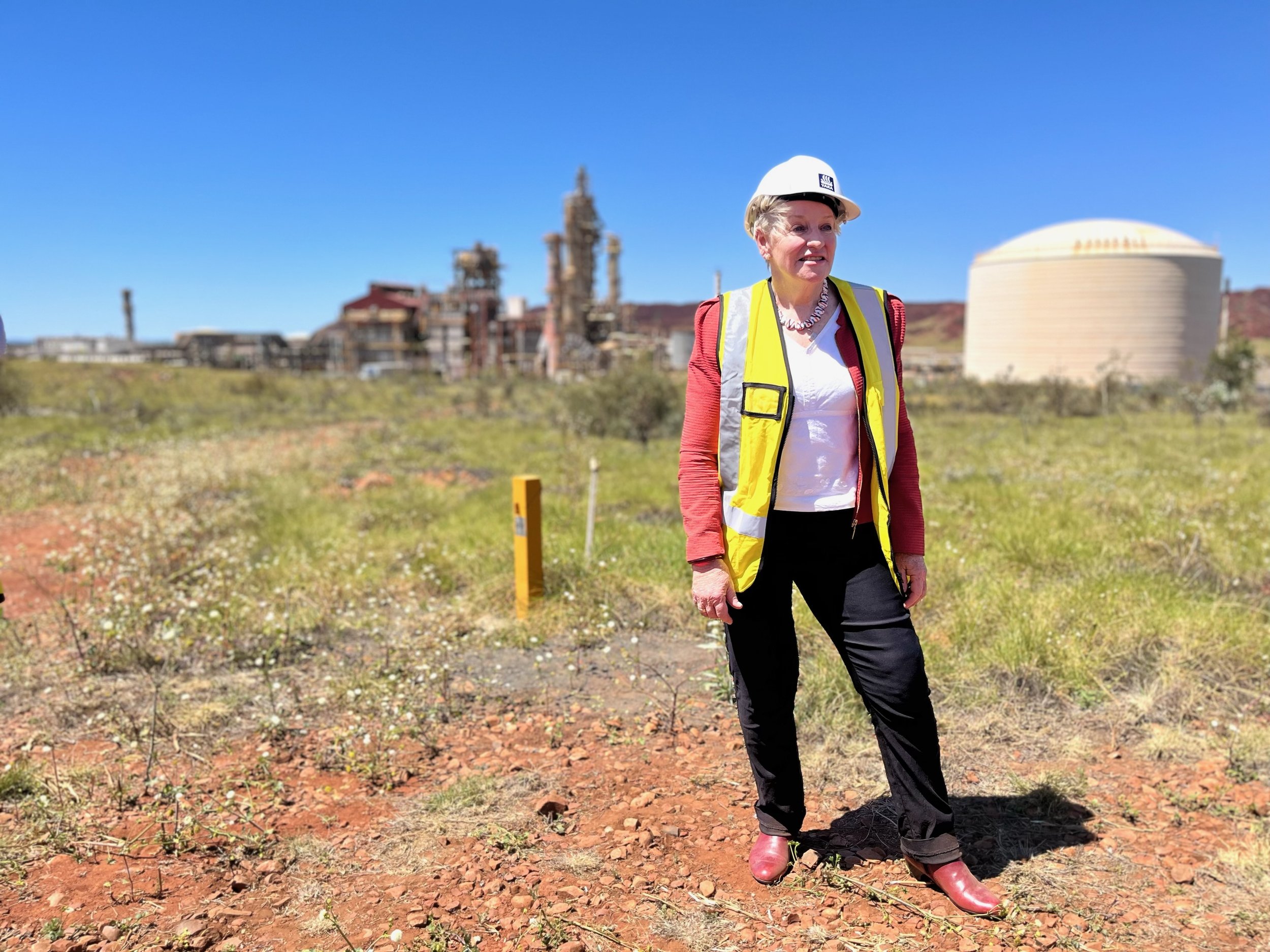 MINISTER DEFENDS BURRUP HYDROGEN PLANT