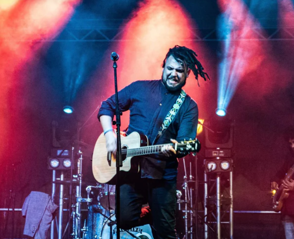 RISING STAR ARTIST KIWAT KENNELL UNVEILS HIS  INSPIRING NEW SINGLE  "THE MOMENT"