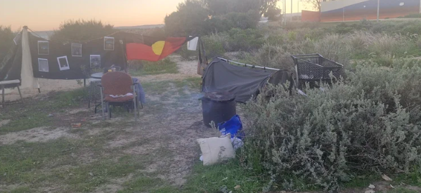 GERALDTON FORESHORE CAMP SPARKS DEBATE OVER HOUSING, PUBLIC SPACE &amp; ‘ABORIGINAL TENT EMBASSY’ LABEL