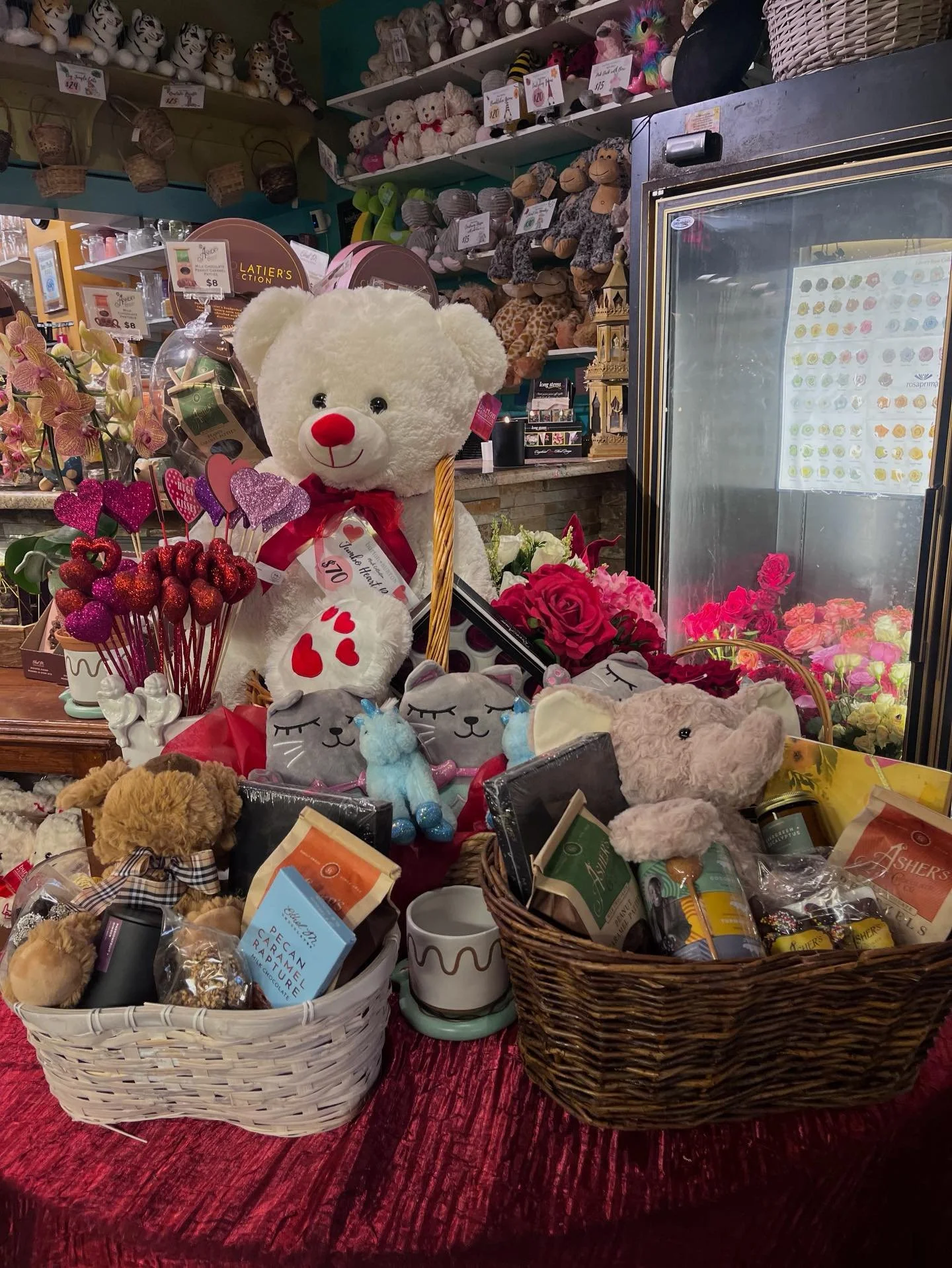 This Valentine&rsquo;s spread the love with our bae baskets 💌❤️❣️

#baebasket #valentinesday #flowershop