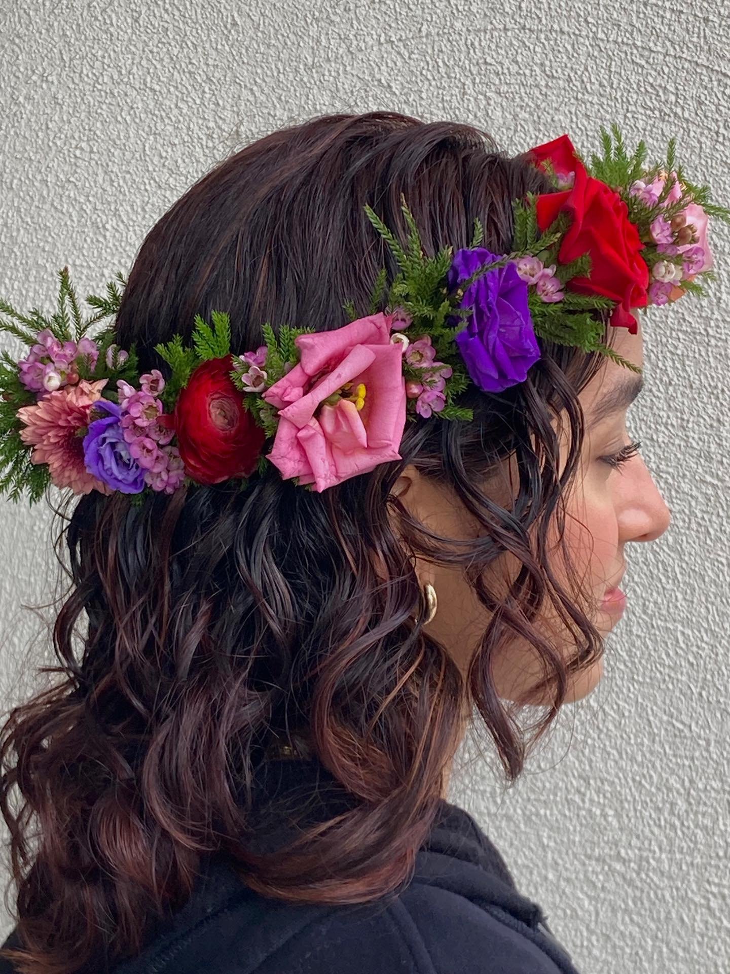 Isn&rsquo;t this flower crown gorgeous, perfect for showers, weddings and special birthdays. 🌷🌹🌸

#flowercrowns #flowers #florist