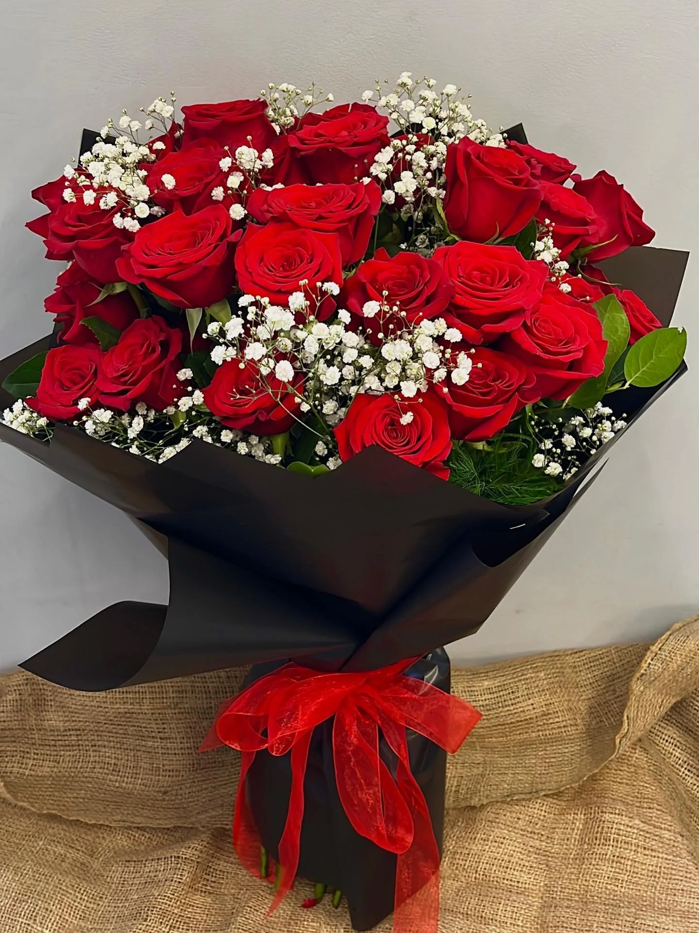 Loving a classic red roses bouquet 🌹🌹🥀🥀

#roses #redroses #flower #flowers