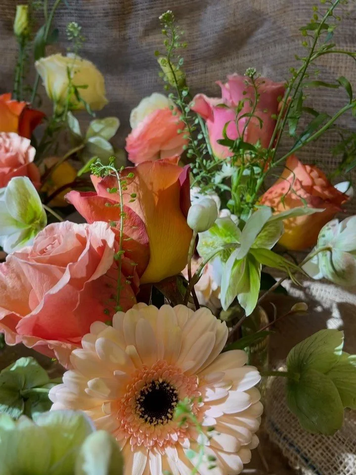 Take a look at this beautiful bud vase collection, perfect for weddings, birthday parties, bridal showers, etc. 🌷🌷