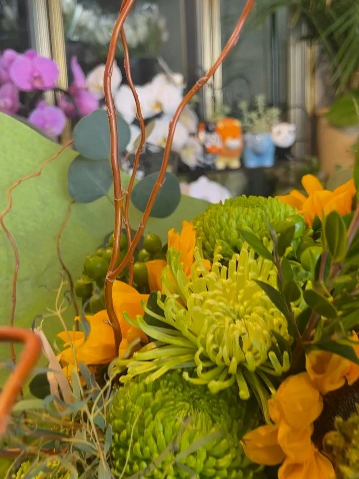 Had fun while making this Shrek inspired bouquet 🌻🍃🍃

#flower #flowers #flowershop