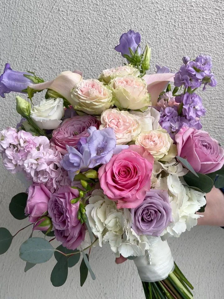 Bouquet full of softness, made for moments that matter🌸🌸🌸
.
.
.
.
.
.
.
#flower #weddingflowers