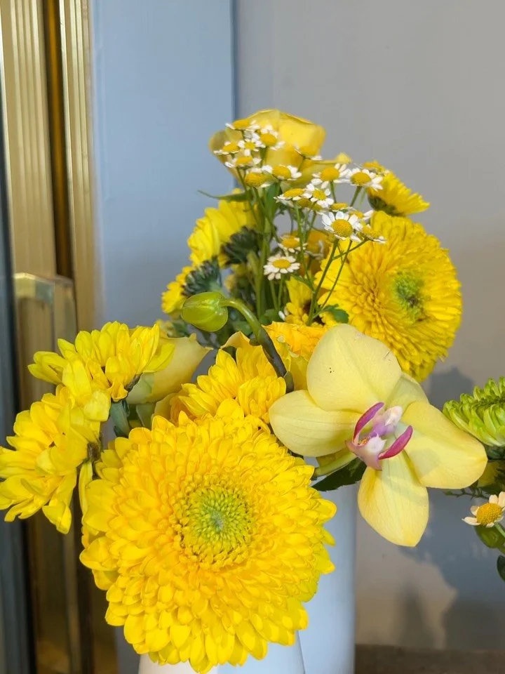 Our flowers are heading somewhere exciting today, we hope @louist91 enjoys this beautiful collection🌻🌻
.
.
.
.
.
.
.
..
.
#flower #flowerdesign #flowershop #sunflower