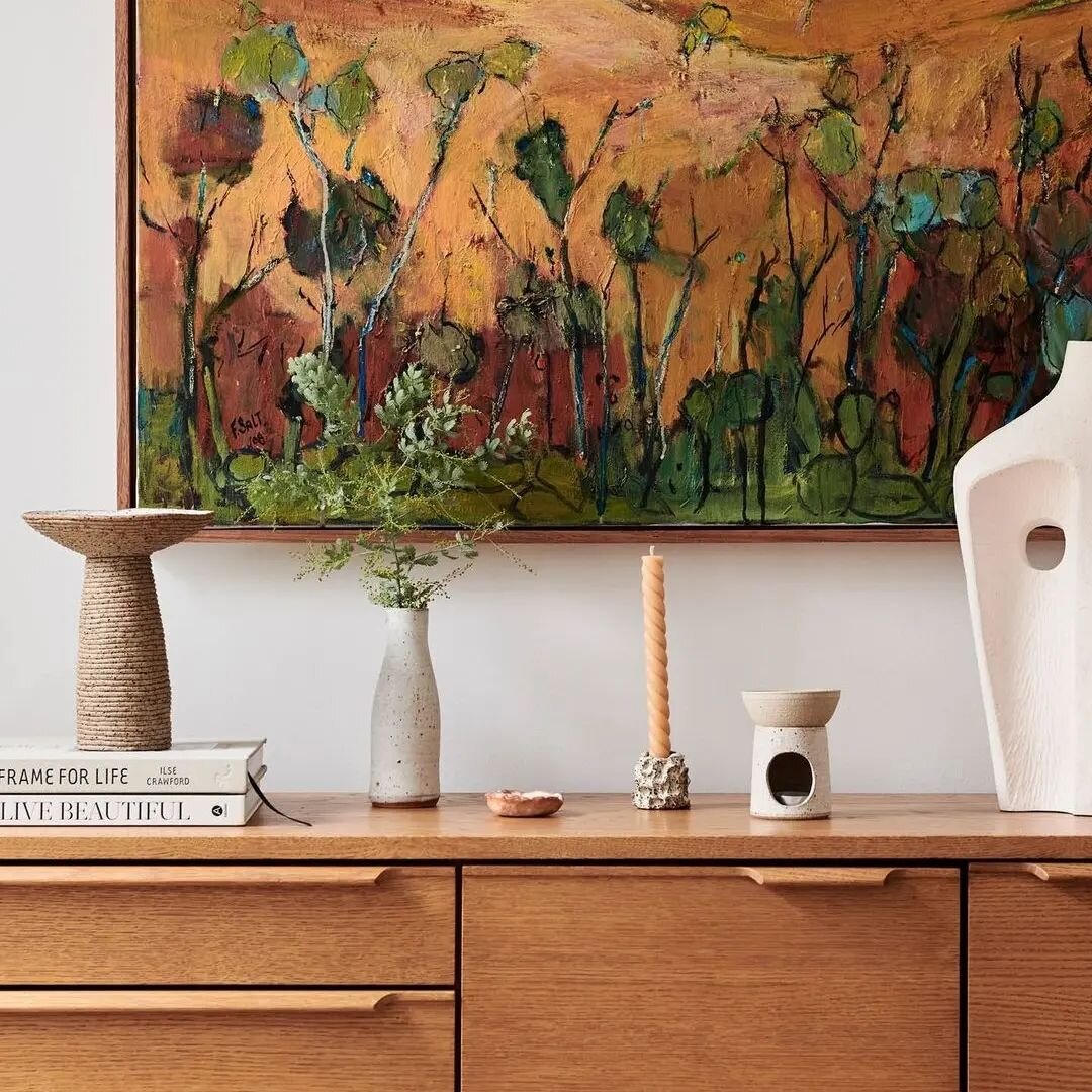 This Bloom Vase was spotted in today's @thedesignfiles feature of @alessandrasmith_design and her husband Patrick's beautiful home. I always love seeing where my pieces end up. This one has found some truly amazing company 🧡

Photography @evegwilson