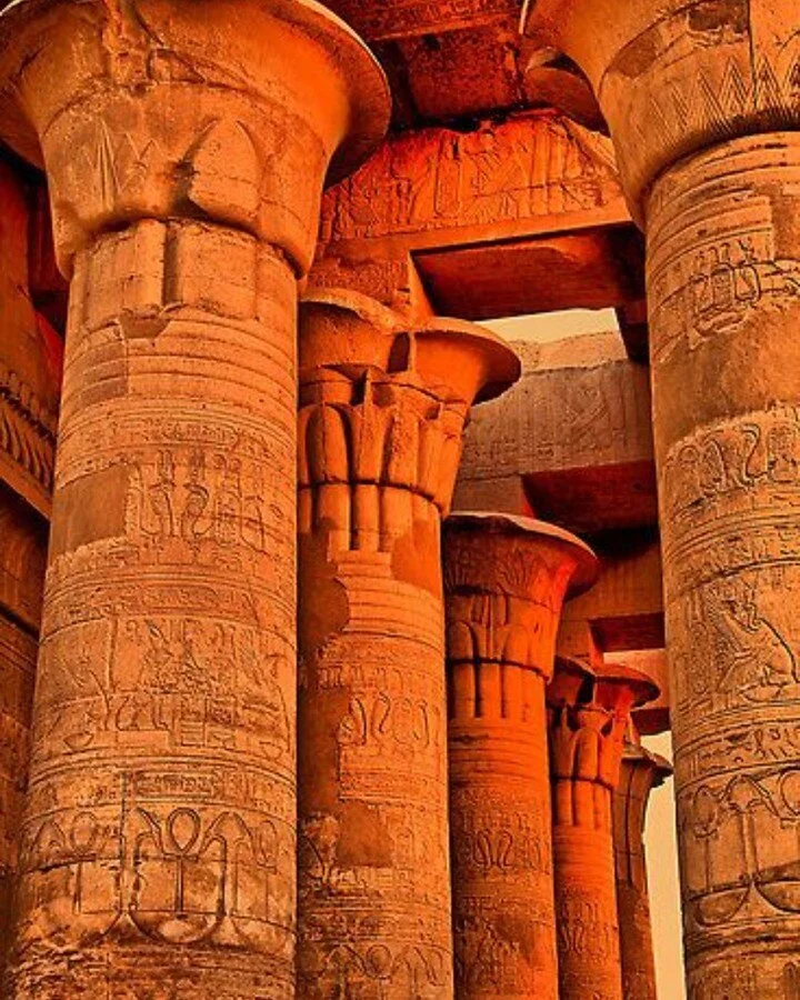 Temple of Kom Ombo, Egypt 🔶

#templeofkomombo #egyptianart #arthistory #travel #travelgram #travelinspo #adventure #dailytravel #travelporn #colorpalette #colourlover #colorinspiration #designinspo #orange