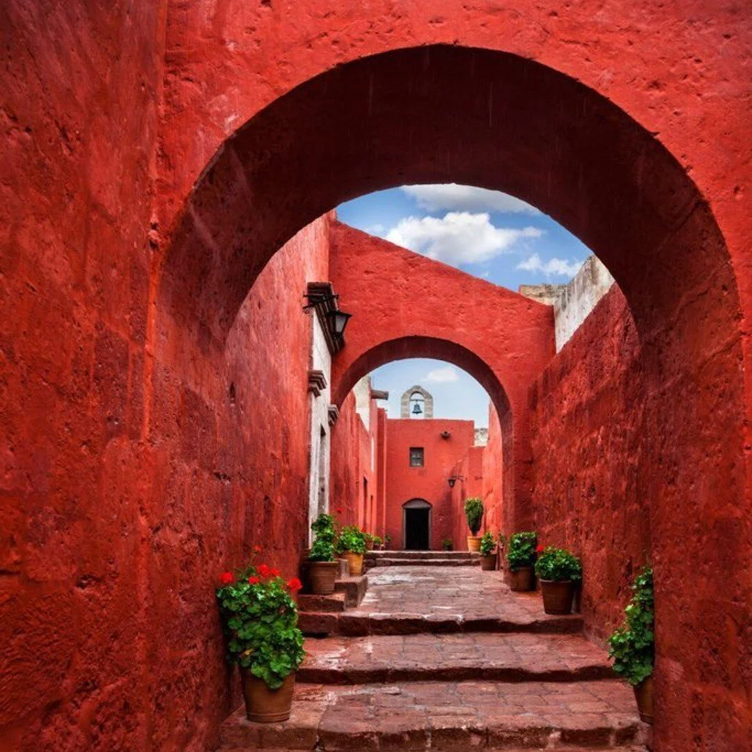 Sevilla Street, Santa Catalina Monastery. 🔴 Arequipa, Peru by Istvan Kada.

#colorpalette #colourlover #colorinspiration #designinspo #create #dailyinspiration #moderncolor #red #travelinspo