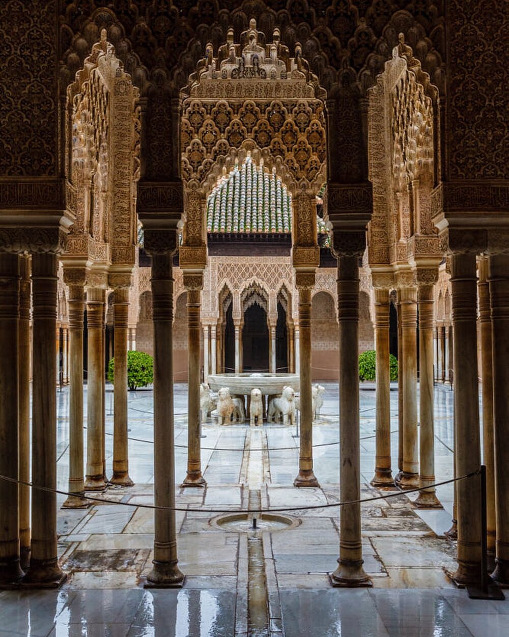 Since the early days of Arabs in Al Andalus, people were filled with a longing for the Arabian east. Abdalrahman I was yearning for Damascus, he built palaces and mosques similar to the Umayyad architecture in the Levant, making it the typical archit