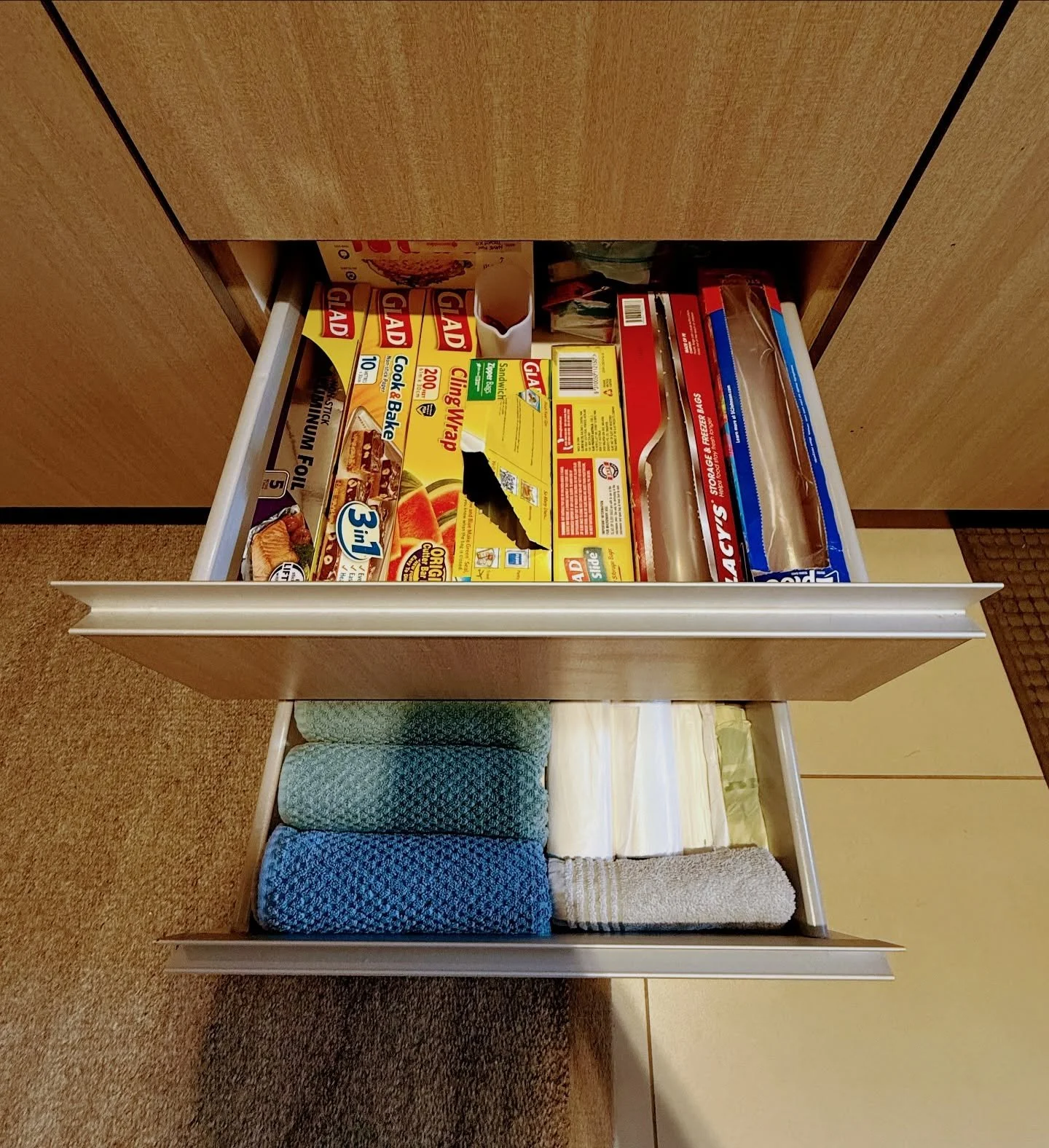 To me, cling wrap, baking paper, aluminium foil, zip lock bags, and sealing clips all belong to the same family. 😊

I give them a &ldquo;home&rdquo; together in a drawer, pull it out, and I can see everything at once. So easy to grab what I need and