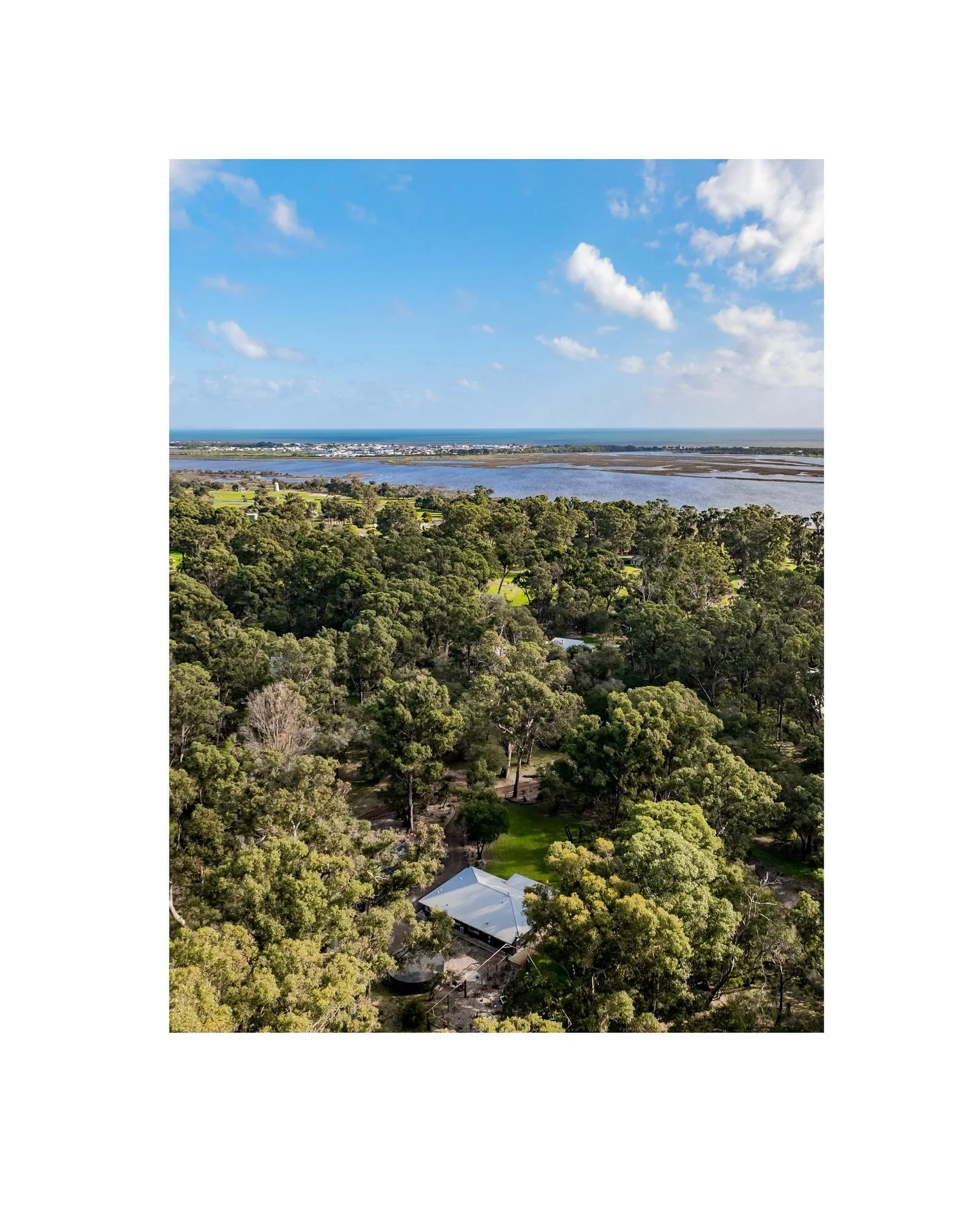 Tucked into the bush with the ocean down the street, speaking my language.

Shot for: @jasondragstrabelleproperty 

#marquesphotography #realestatephotography