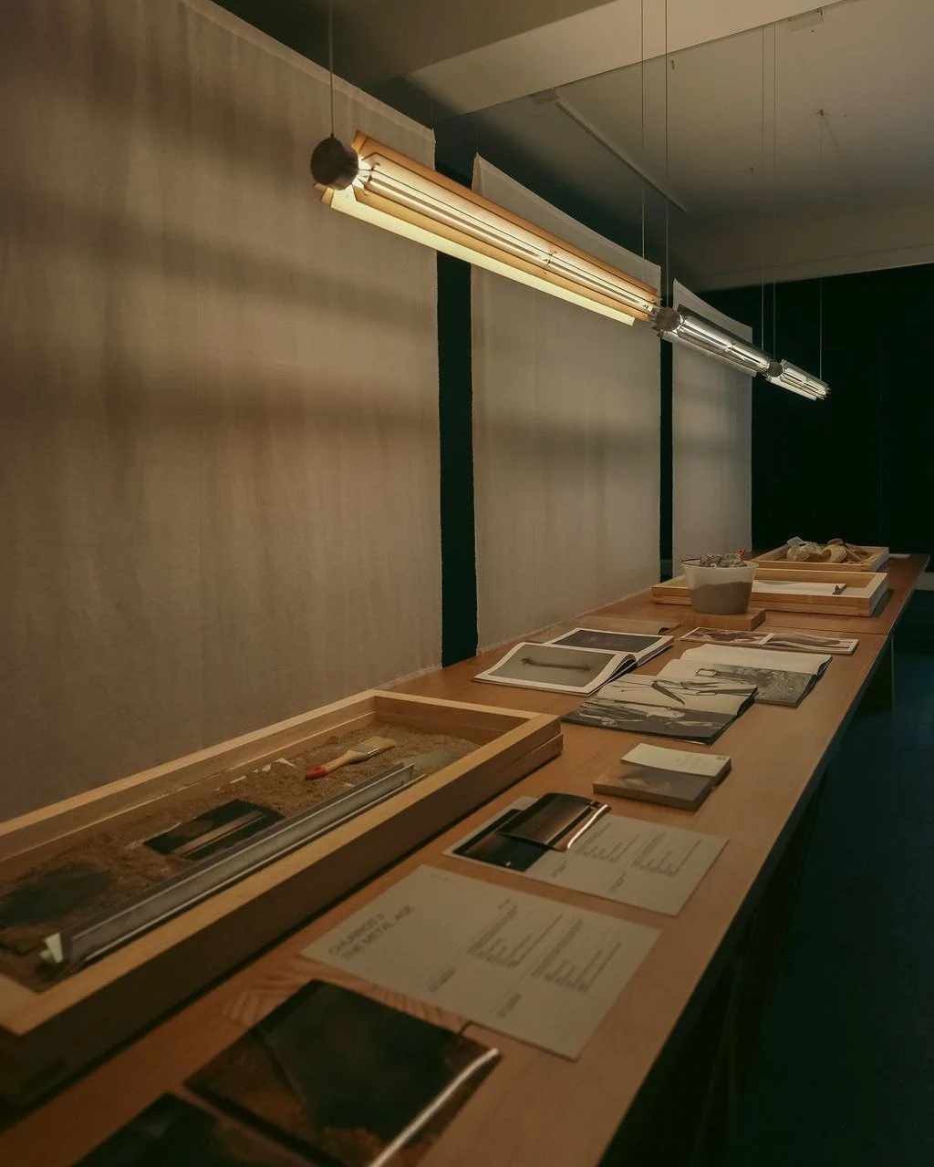 𝗧𝗵𝗲 𝗠𝗲𝘁𝗮𝗹 𝗔𝗴𝗲 |柒木新品微型展  9/16 - 9/20 | Open Entry
柒木《金屬時代》微型展雖然明天將迎來最後一天,但在這條探索的時間軸上,這並不是終點。期待未來透過設計,開創更多關於材質、光影與時間的對話。
感謝展覽期間親臨現場,或在過程中給予我們幫助與支持的所有朋友。還沒來的人不要錯過明天最後機會!
-
Special thanks to
展覽場地| @pharoscoffee.tw 
主題選書| @pondingspace 
織品顧問