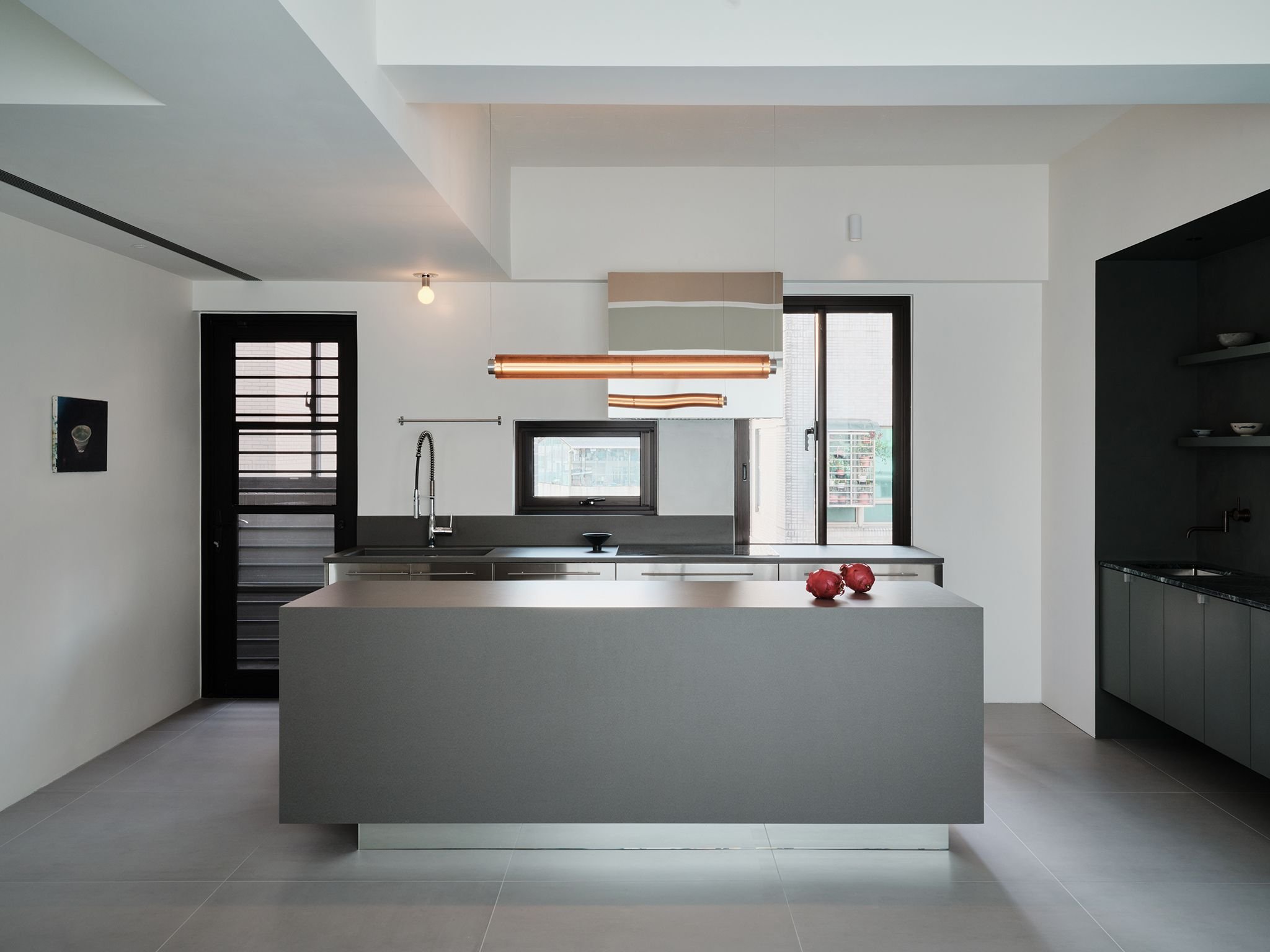 Living with light - Daisy

糖蔥吊燈特殊訂製款｜胡桃木色

Interior Design @st_designlab
Photography @suiyustudio