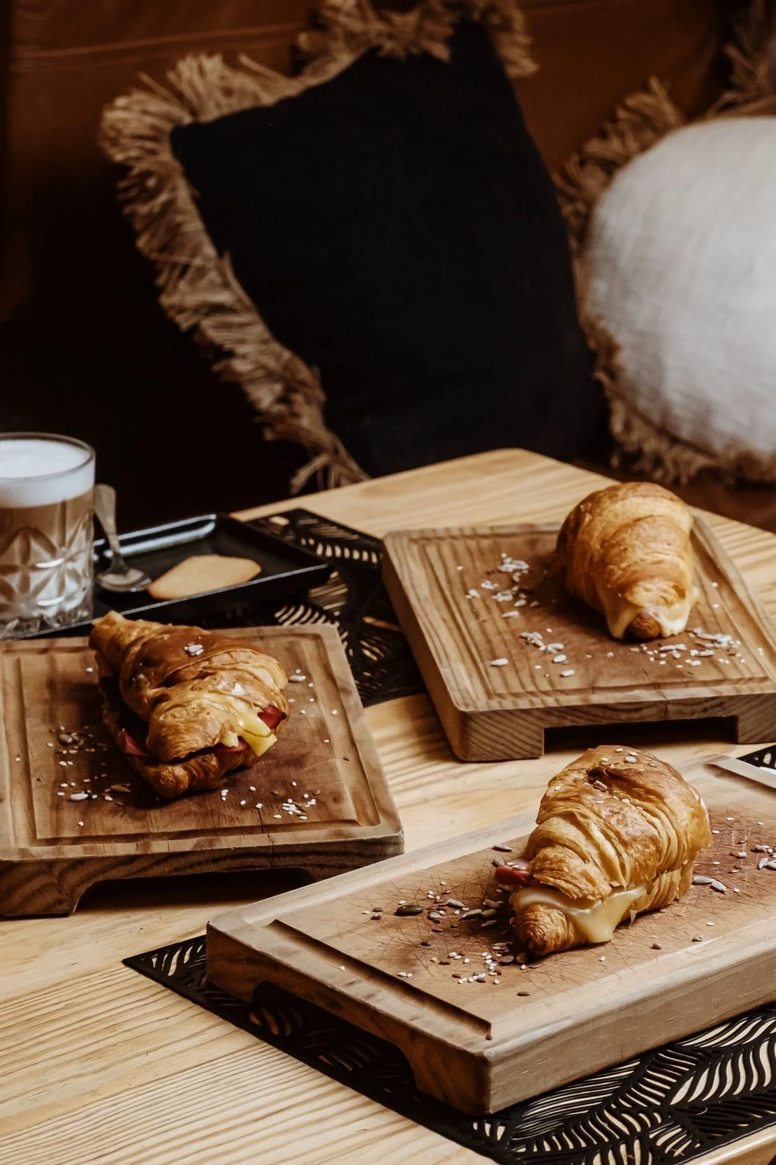 Breakfast croissants Porto, Fresh French Croissants Porto, Brie & Bacon Croissant, Hock Ham & Cheese Croissant, Best Latte Porto