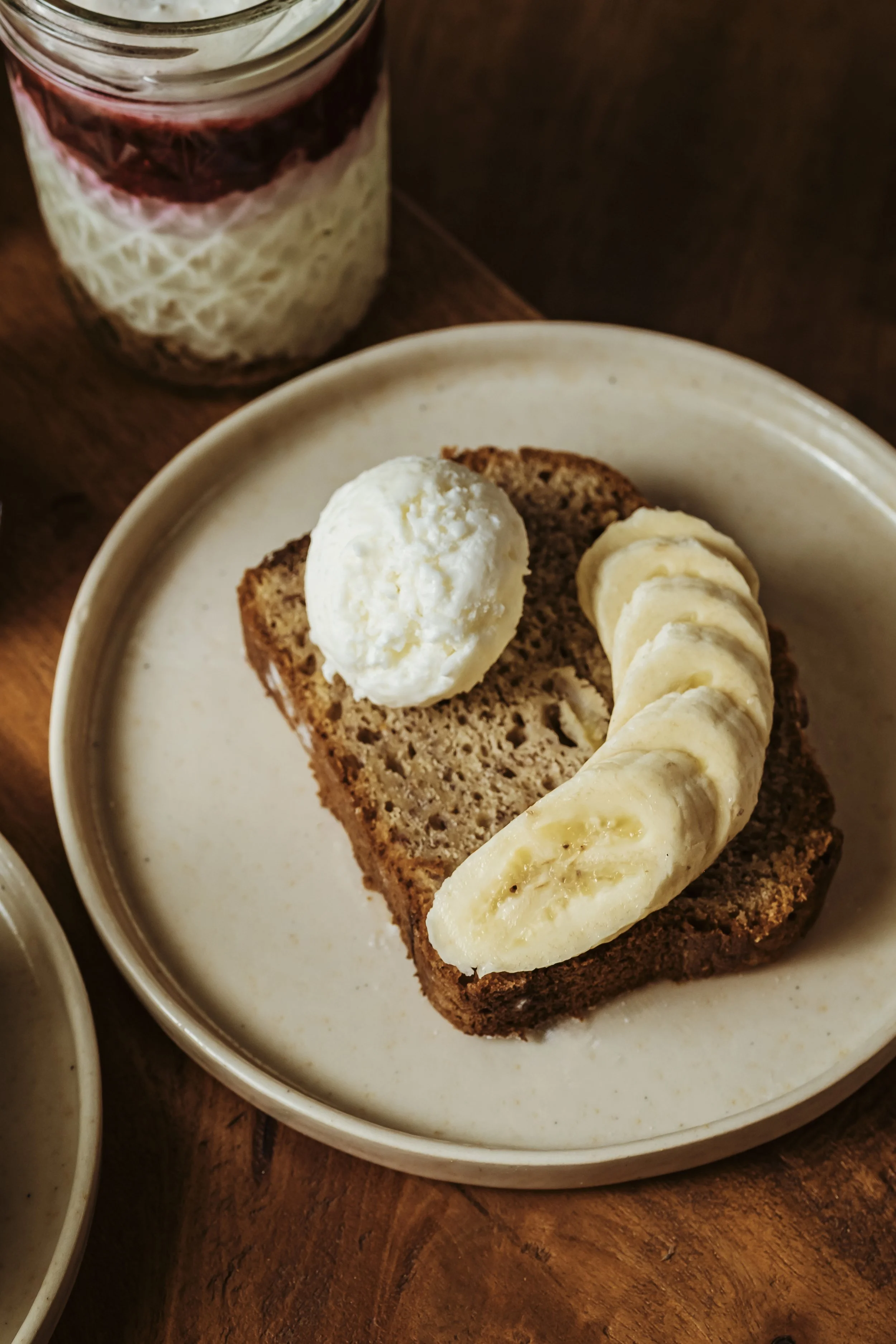 Toasted Banana Loaf with Butter & Ice Cream & Fresh sliced banana