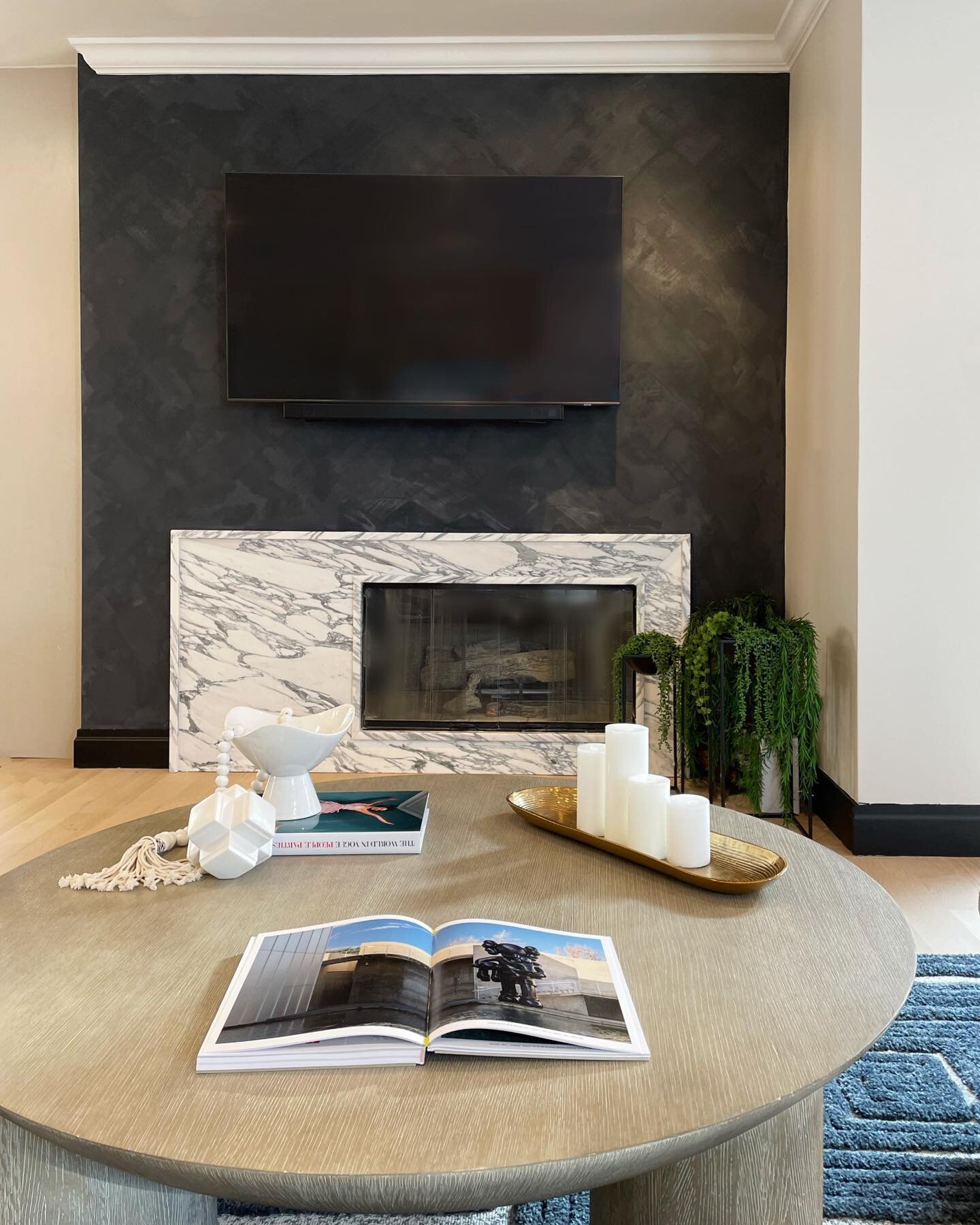 We&rsquo;re half way through the week! Swipe to see before &amp; after and what keeps us motivated everyday. Design by @houseof_meraki .
.
.
.
 #HOMdesign #HOMdesigns #HOMinspired #HouseOfMeraki build by @essentialhomeremodelny #fireplace #fireplaced
