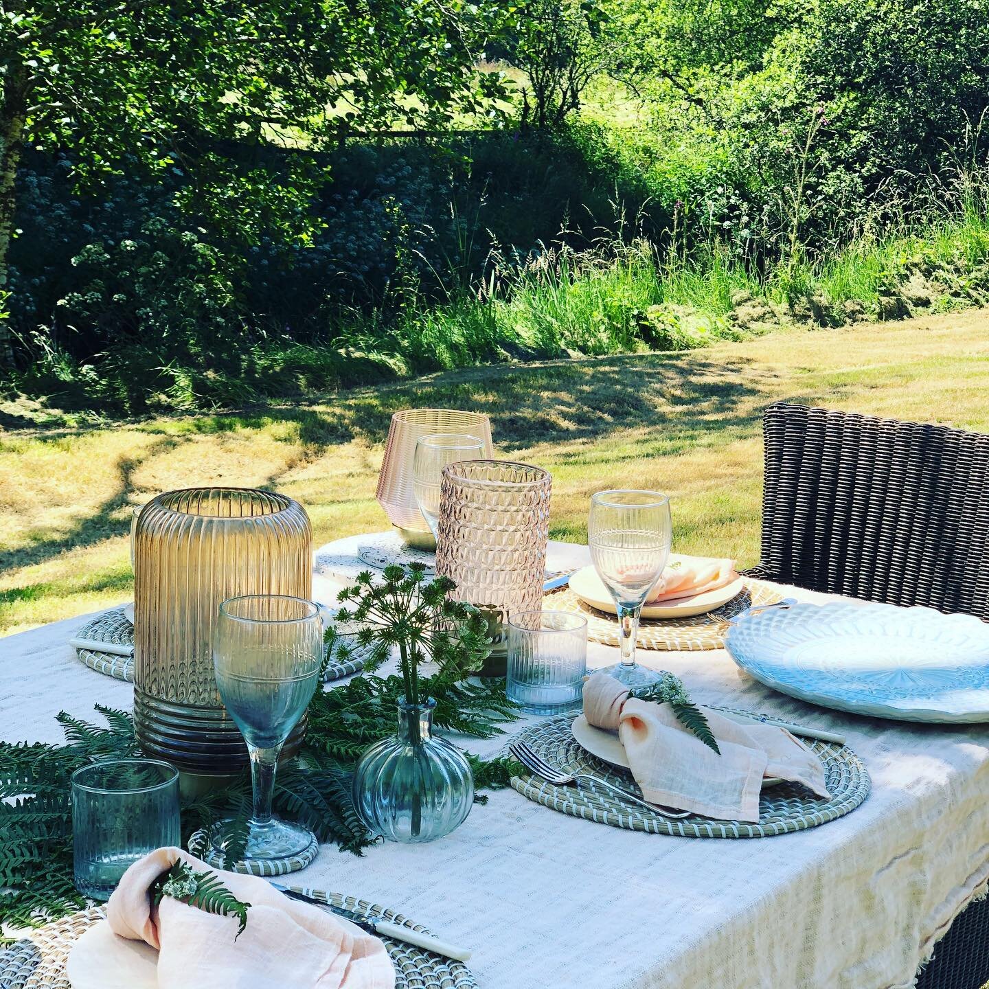 Sunny days by the river Barle at the bottom of the garden&hellip;.heaven!

#exmoorlife #entertainingathome #entertaininginstyle #outdoorentertaining #thesunnyset #tablescapes
