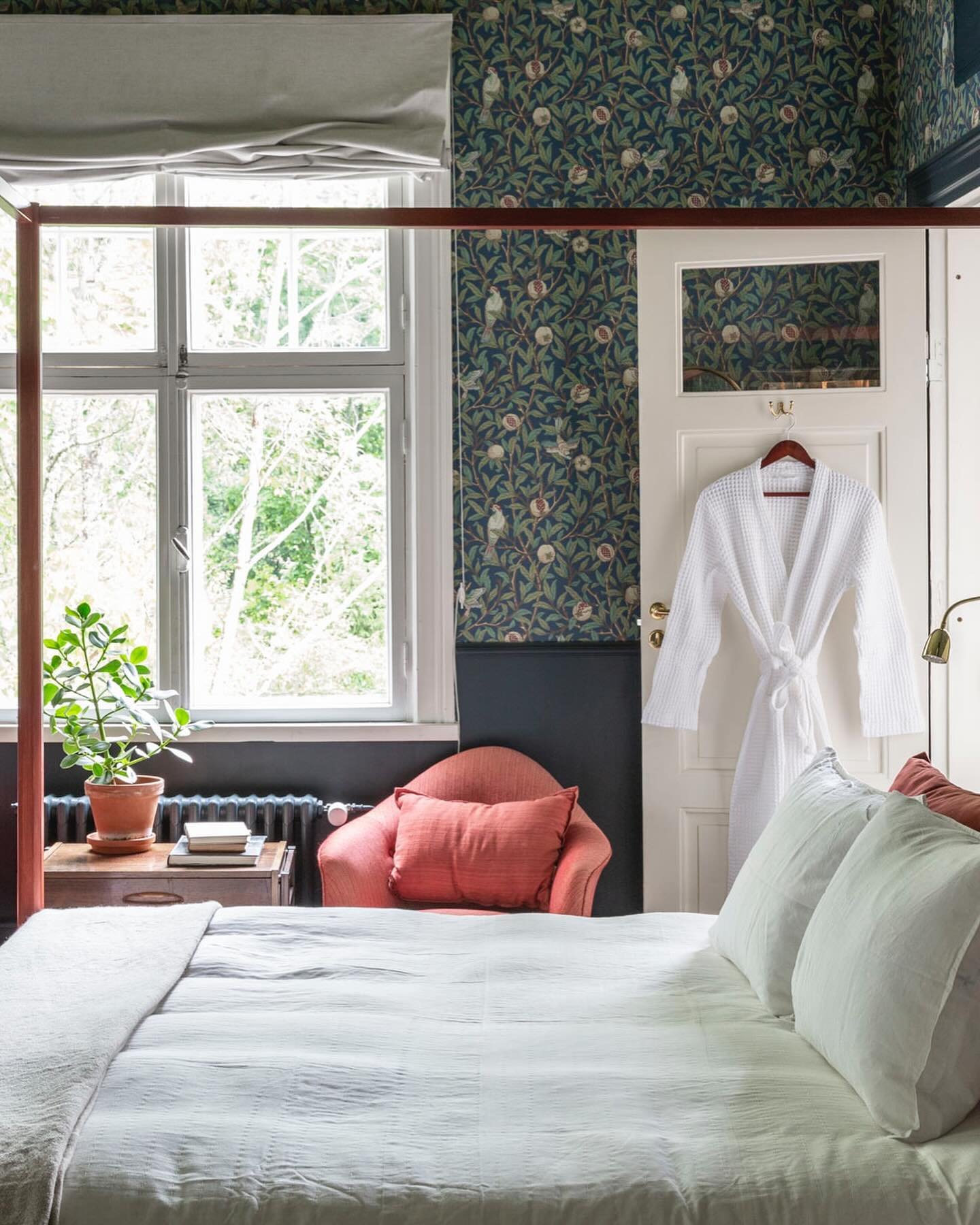 Did you spot Billn&auml;s G&aring;rd in @cntraveler? 👀

An hour outside Helsinki, this boutique hotel and wellness centre offers unique after-dark wellness experiences tailored for couples. 👩&zwj;❤️&zwj;💋&zwj;👨

Their &lsquo;Connection&rsquo; exp