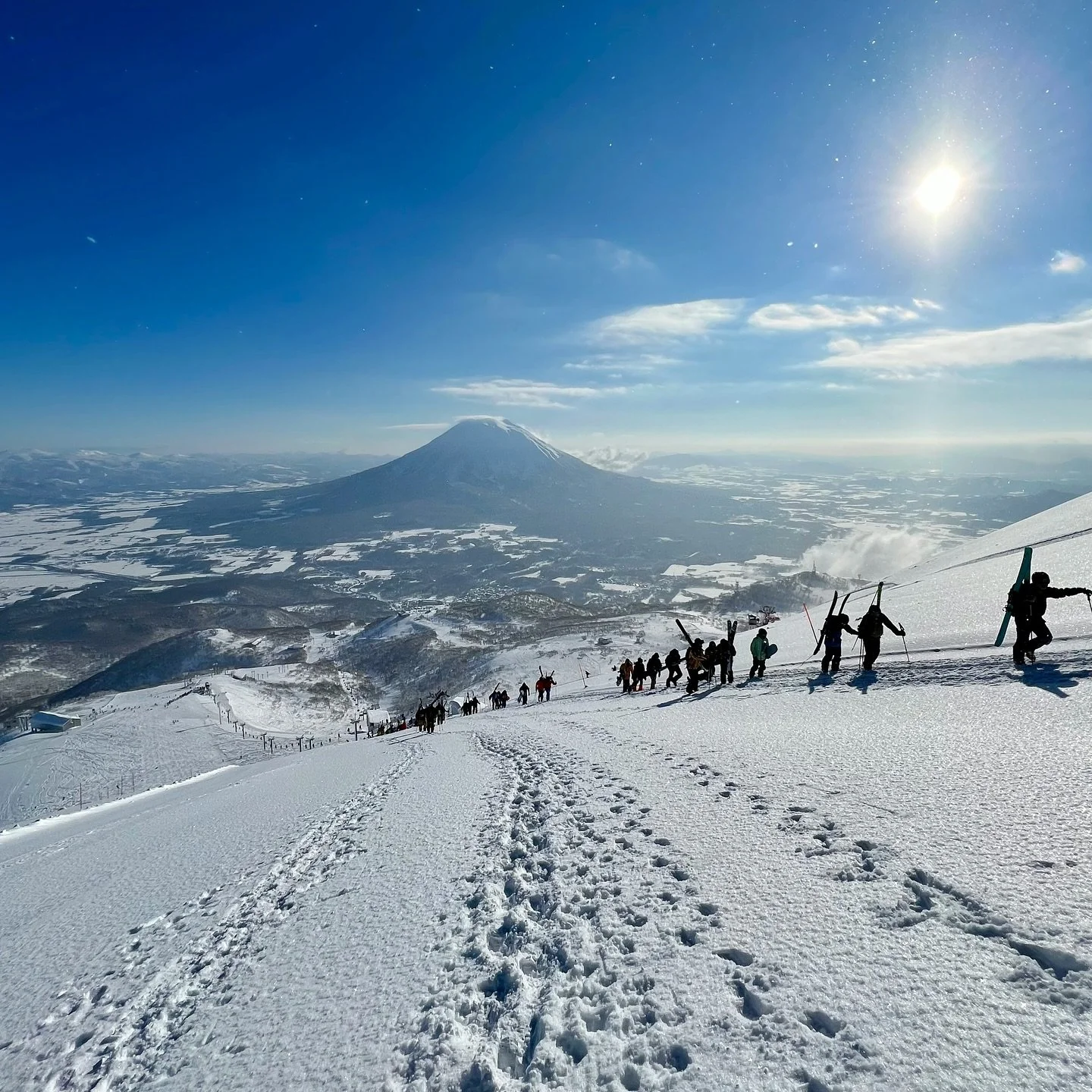 5 dream ski destinations for the 2025/26 season, by @cartologytravel ❄️🎿

Cartology Travel share their favourite ski resorts, discovered through years of curating unforgettable alpine escapes.

🇯🇵 Niseko - Japan&rsquo;s famous champagne powder, an