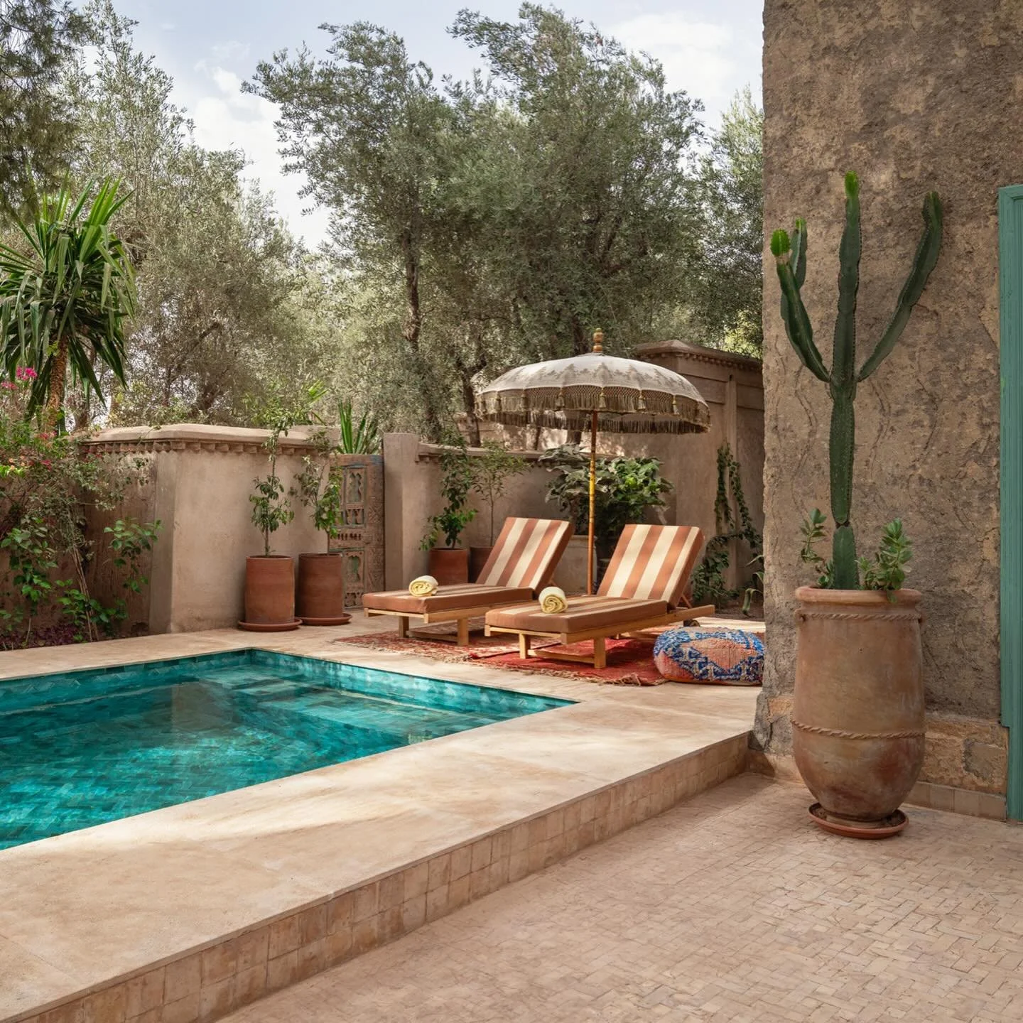 While @JnaneRumi welcomes individual guests, this cultural residence truly shines as an exclusive hire venue. 🇲🇦

Groups enjoy complete privacy across seven en-suite bedrooms in the main house, plus a separate annex and three intimate pavilions. 

