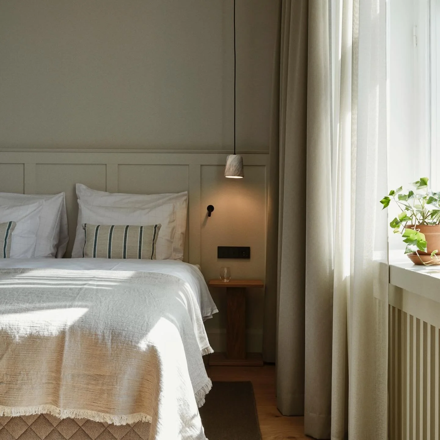 Porvoo is often referred to as the San Sebastian, Cinque Terre of Finland, thanks to its incredible fine-dining scene and postcard-perfect colourful houses. 🇫🇮💫

Quietly tucked away in town is @runohotelporvoo, a thoughtful and inspiring alternati