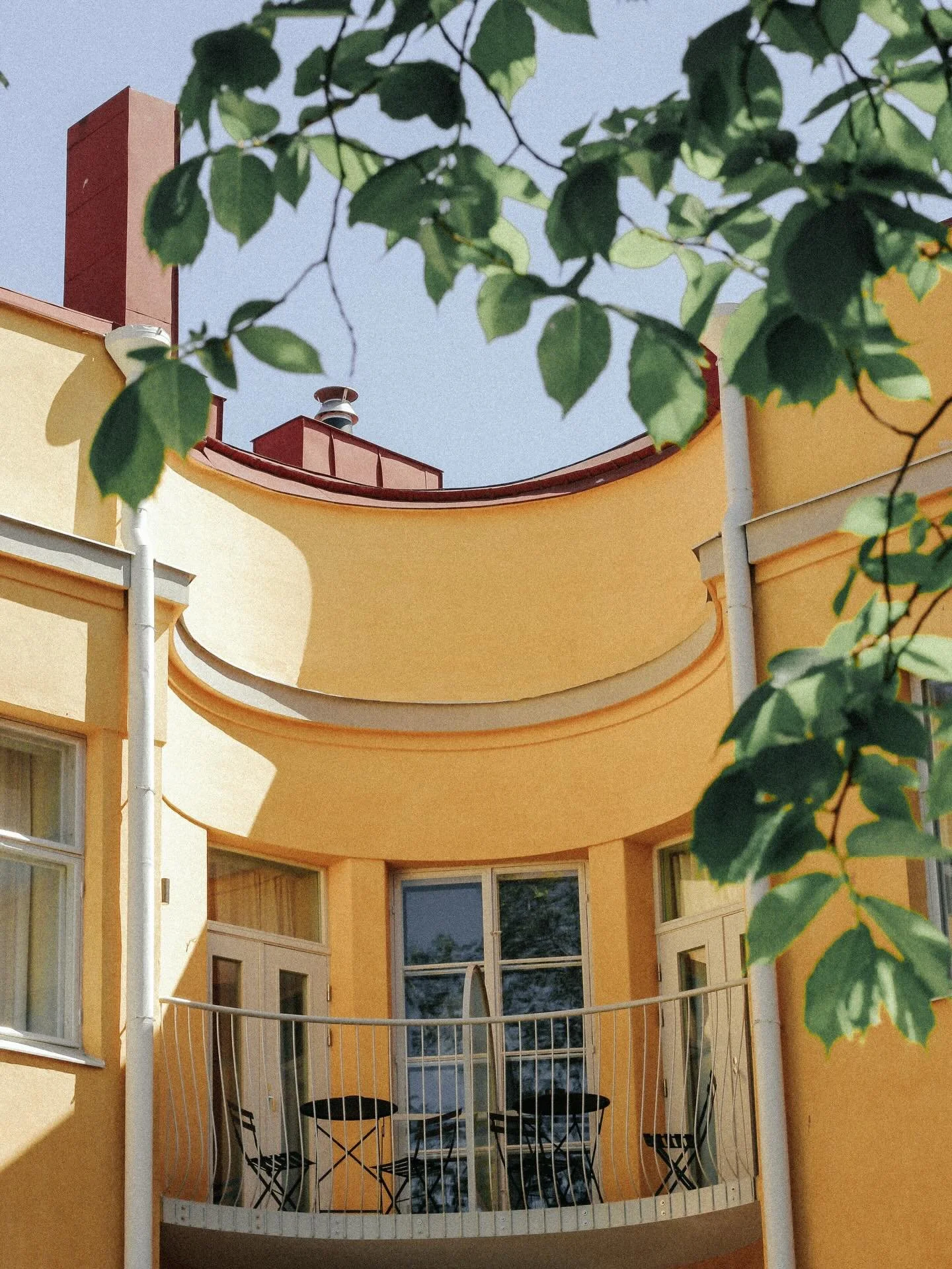 RUNO, meaning &ldquo;poem&rdquo;, was born from a dream to create a luxurious, welcoming space celebrating Finnish culture, design, and aesthetics.

Set in the century-old Valtimontalo building, @runohotelporvoo preserves its rich heritage; once home