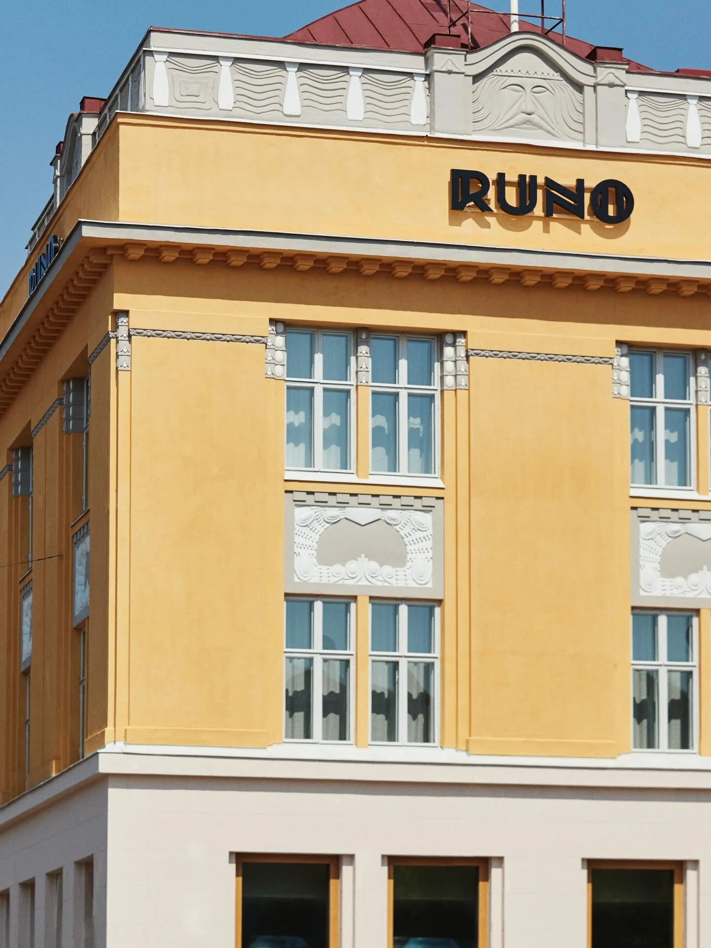 @RUNOhotelporvoo has been named one of Mr &amp; Mrs Smith&rsquo;s favourite hotels for a cultural break. 🇫🇮

&ldquo;Famed for its cobbled streets, timber houses and placid riverside walkways, picture-book Porvoo is likely the most photographed plac