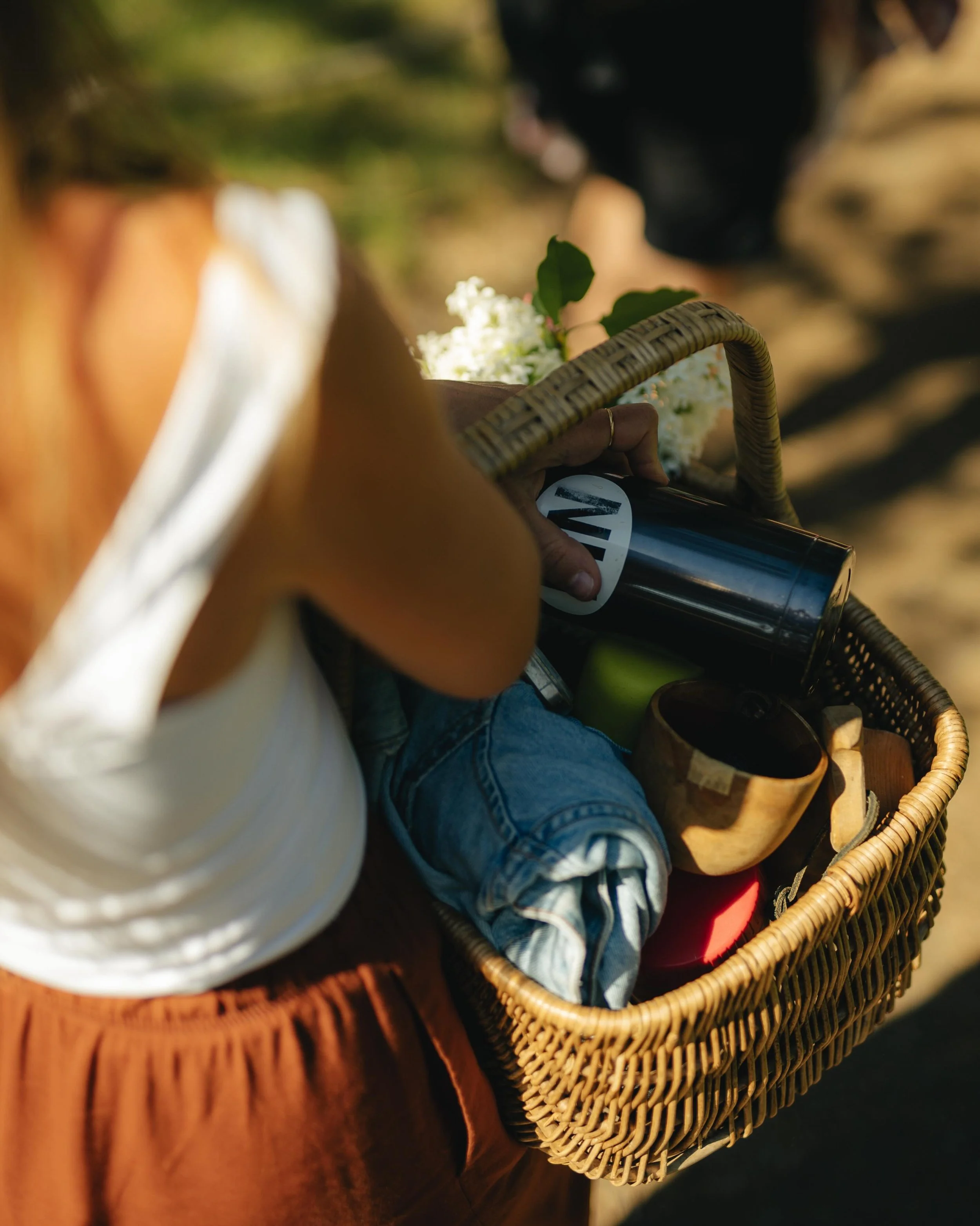 Summer at @RUNOHotelPorvoo is spent wandering sunlit forest paths, moving thoughtfully through the landscape.

For Finns, foraging is as much about noticing nature as it is about gathering from it.

Tea is poured into Finnish mugs as guests look out 