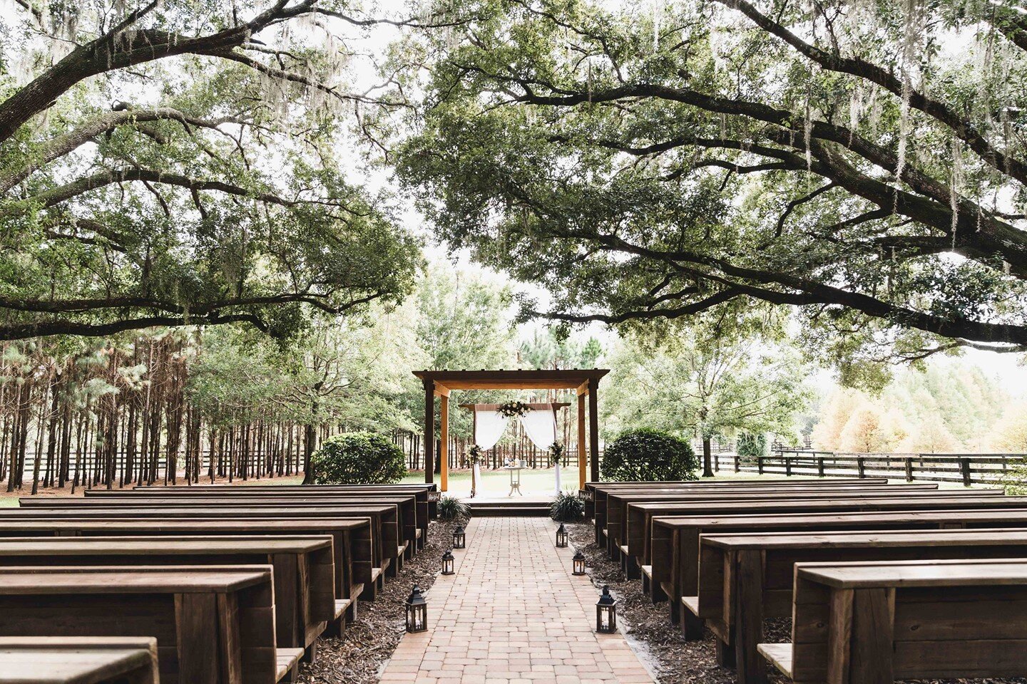 How gorgeous is this ceremony area!?