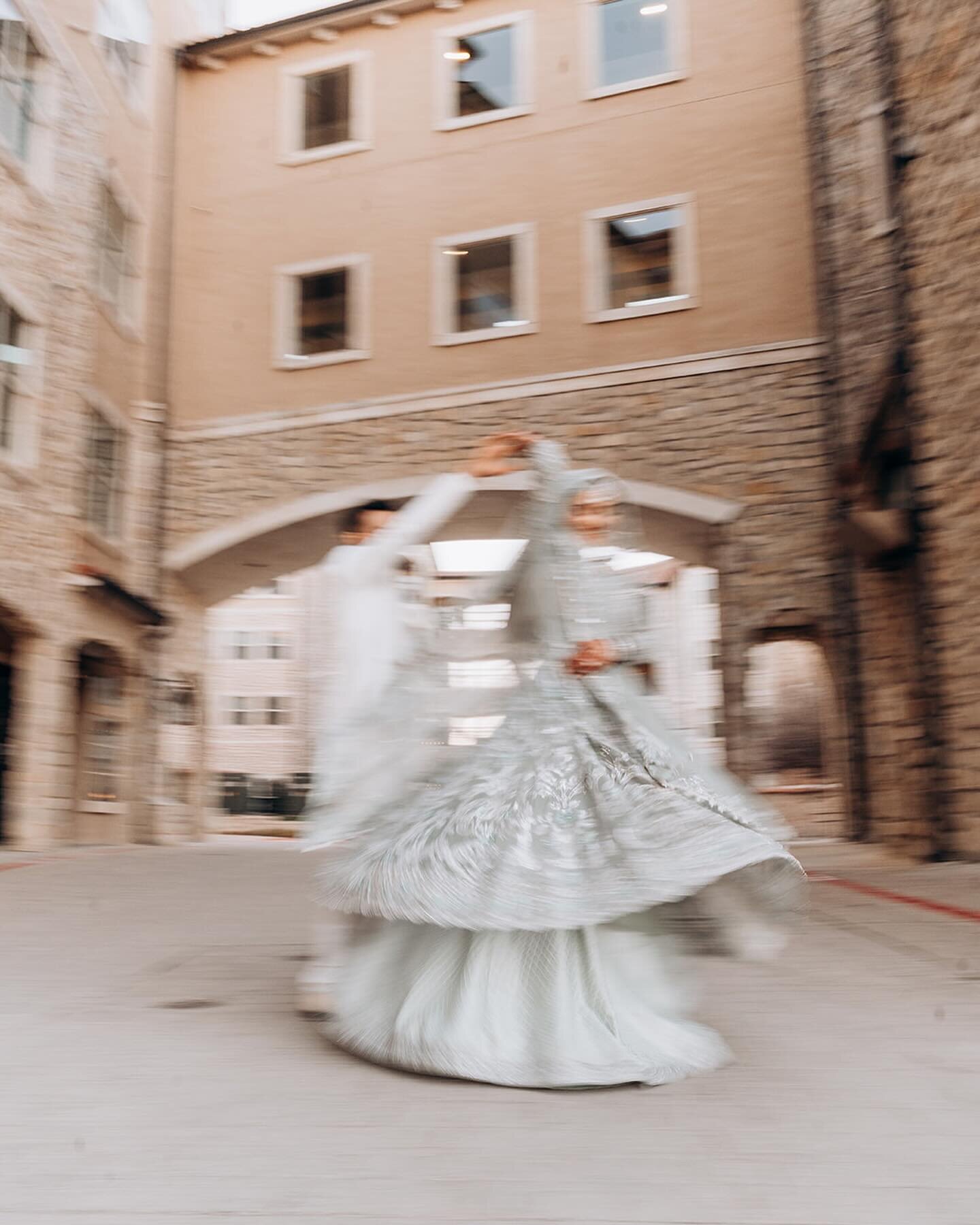 In a single spin, the world fades away, leaving only the whirlwind of joy between two souls 🌪️💕

#weddingphotographer #destinationweddingphotographer #engagementphotographer #dallastexas #southasianphotographer #southasianvideographer #dallasphotog