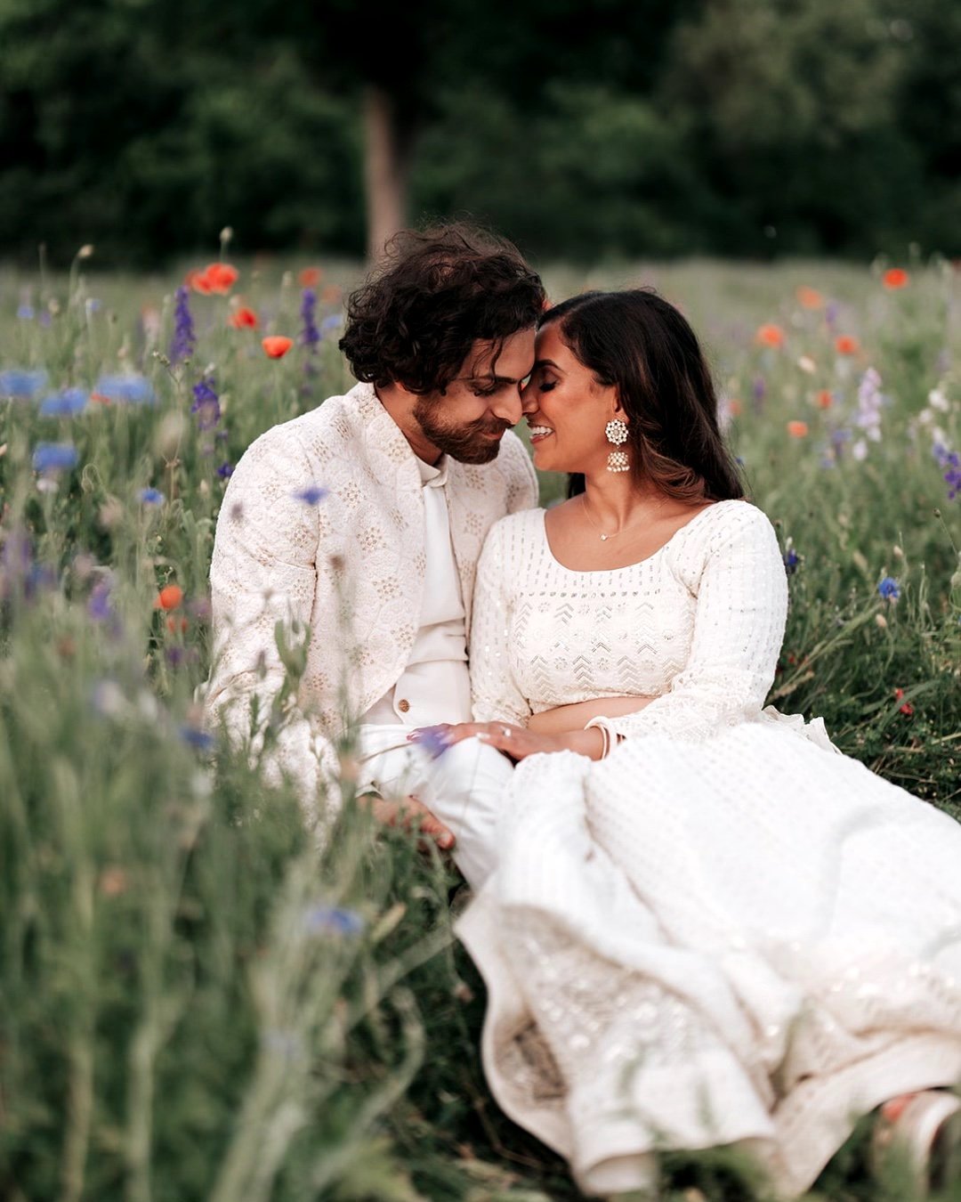 This warmer weather is getting us really excited for spring photo shoots. 📸

#blackirisphotography #wedding #weddingphotographer #destinationweddingphotographer #lovestory #weddingdetails