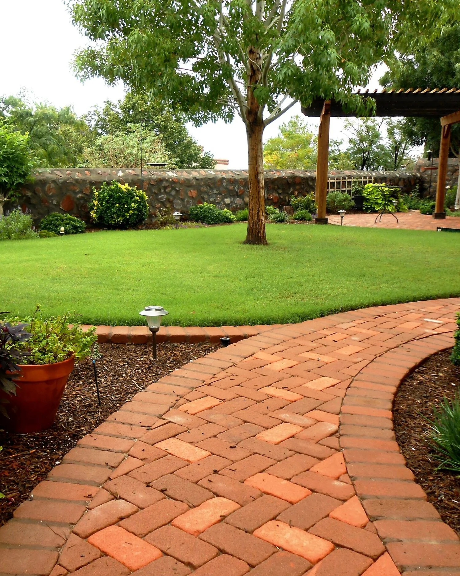 yard design company near me on Sabina Signature Landscapes