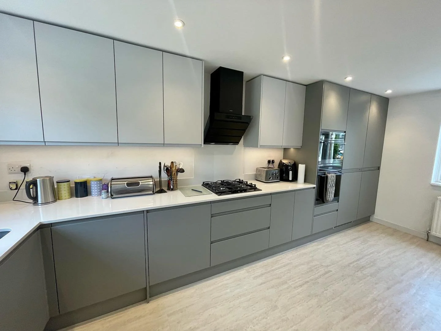 Grey modern kitchen 3.jpg