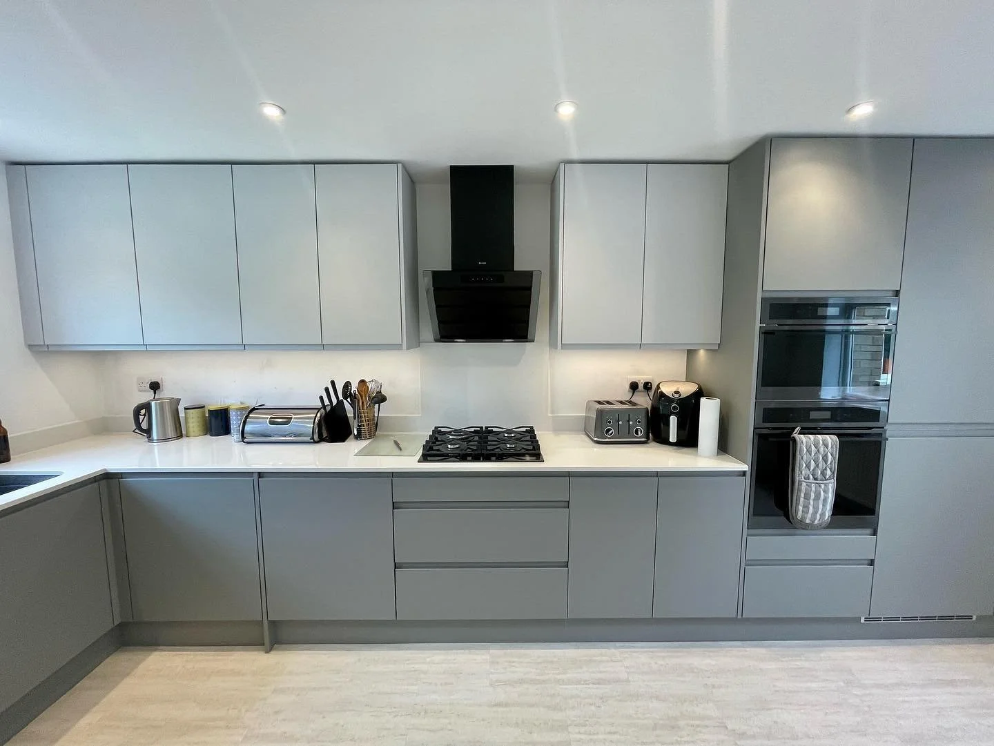 Grey modern kitchen.jpg